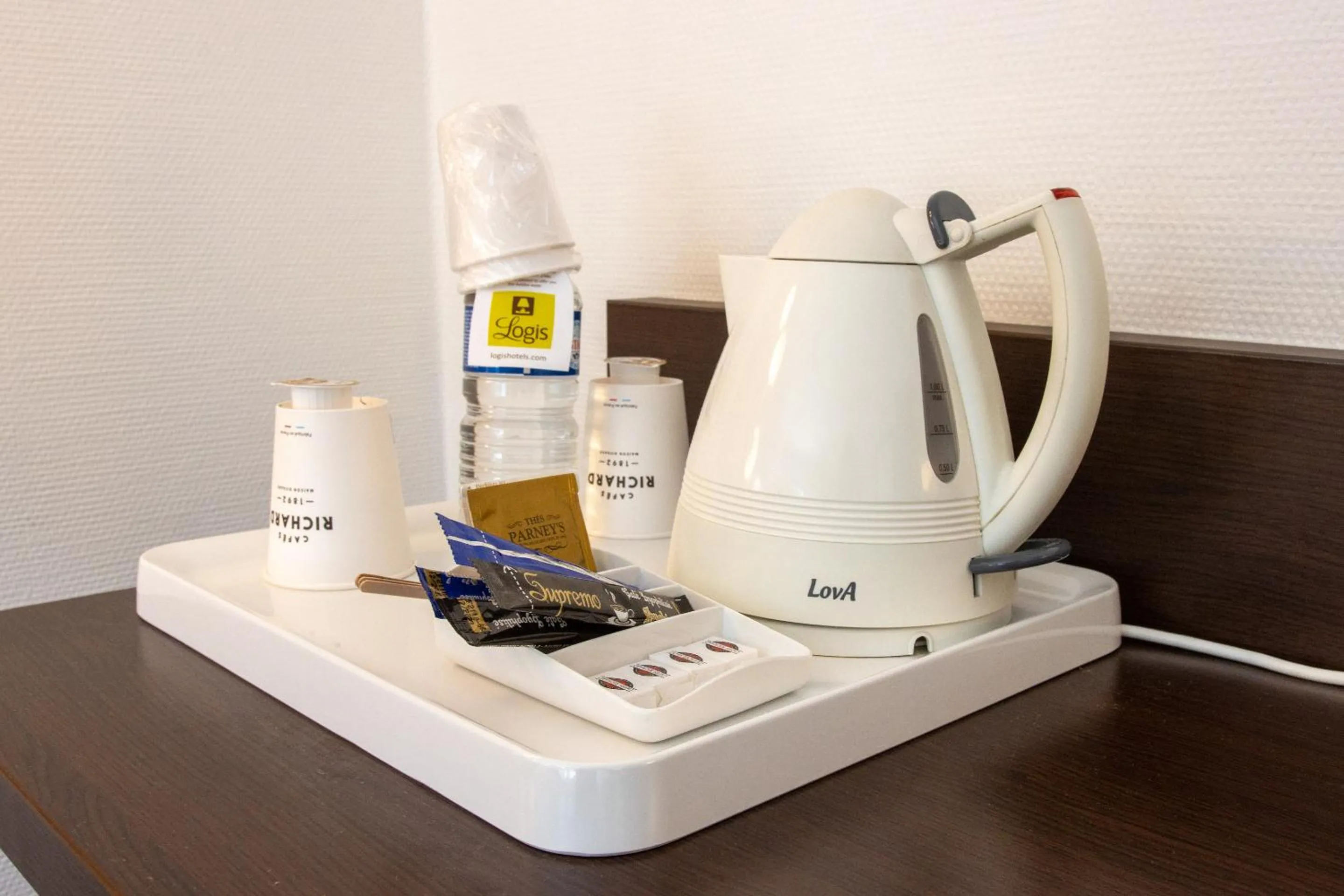 Coffee/tea facilities in Logis Hôtel & Restaurant - Le Relais de Montigny