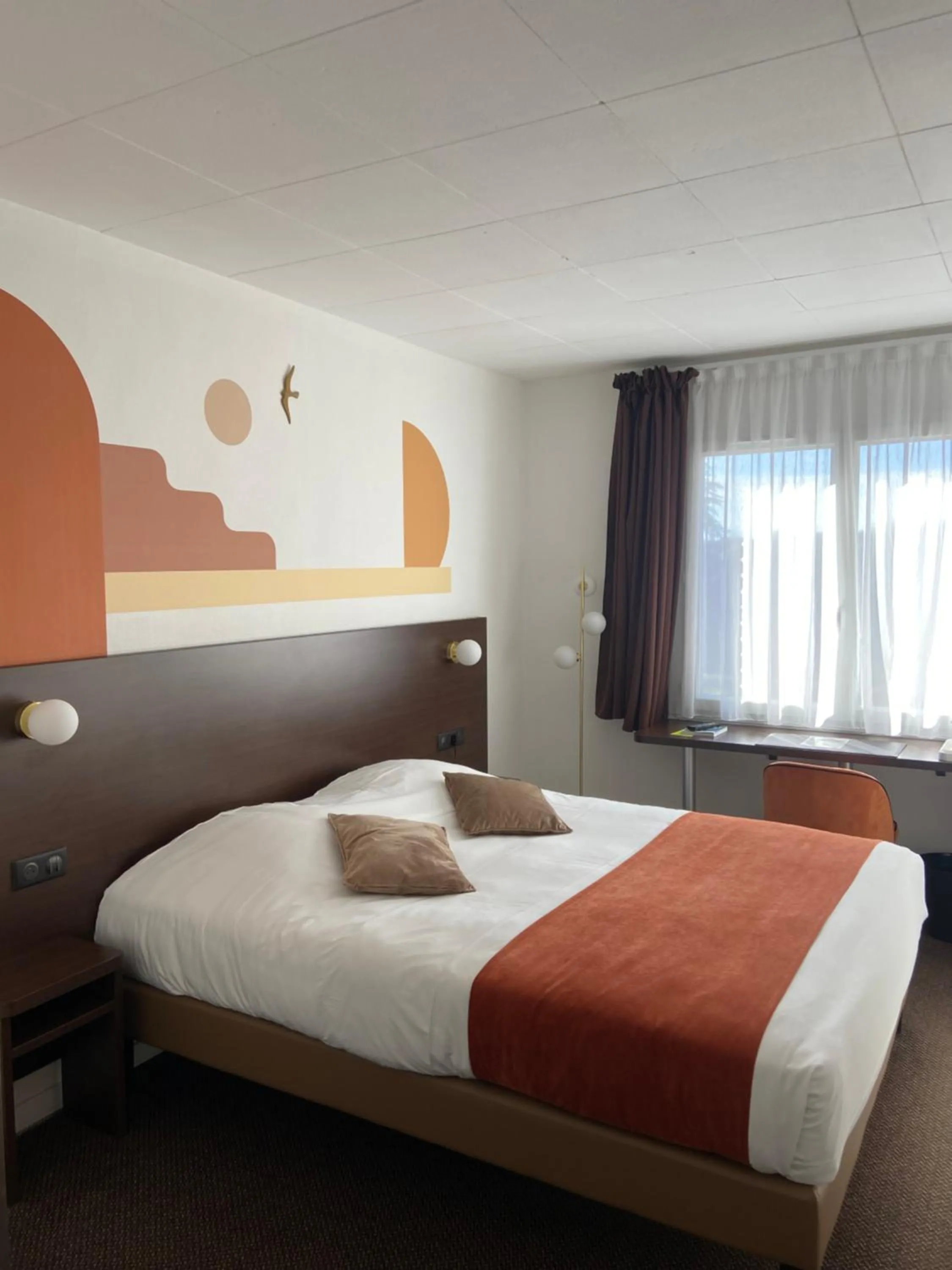 Photo of the whole room, Bed in Logis Hôtel & Restaurant - Le Relais de Montigny