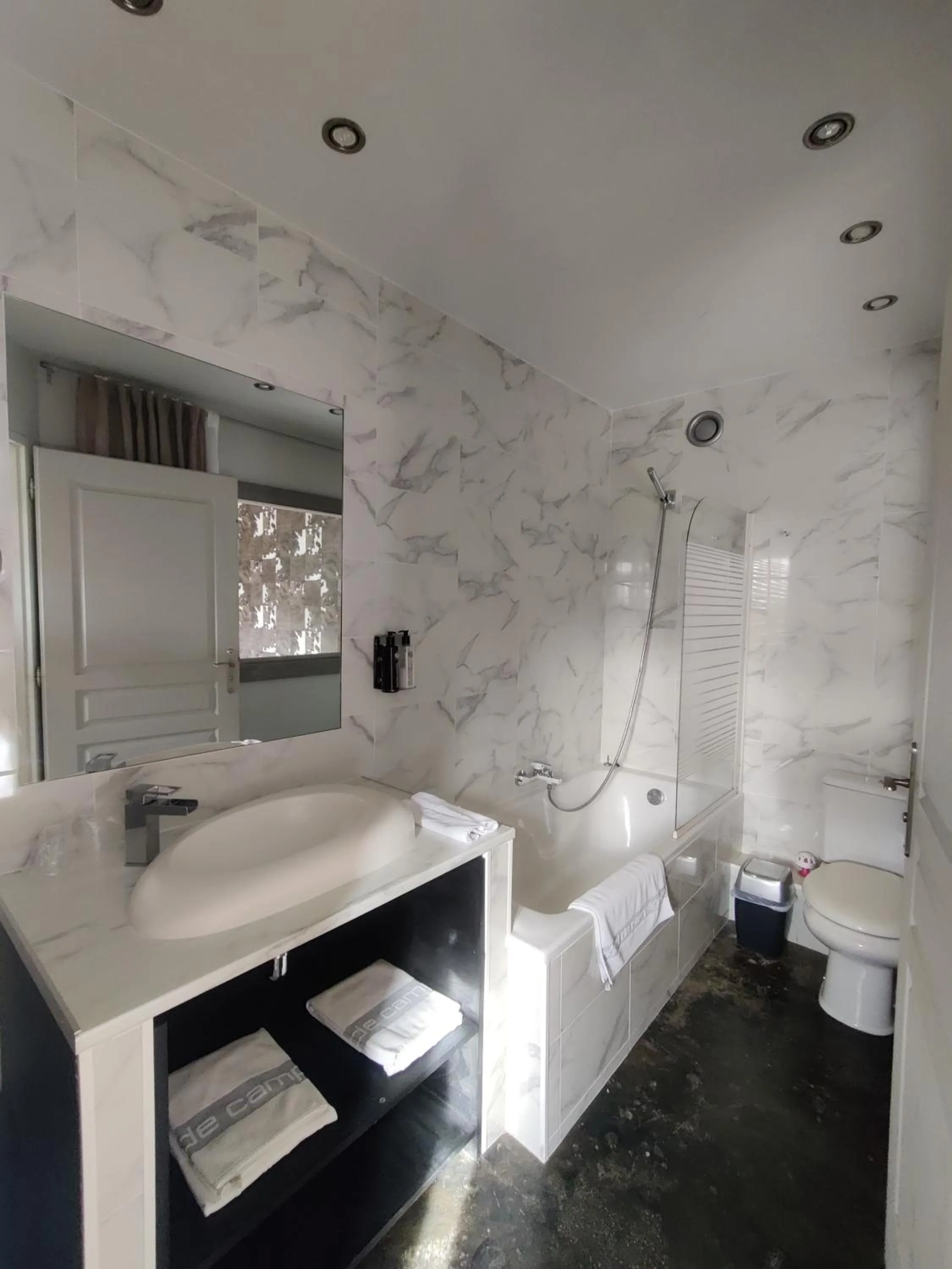 Bathroom in Clos Masure hôtel de campagne