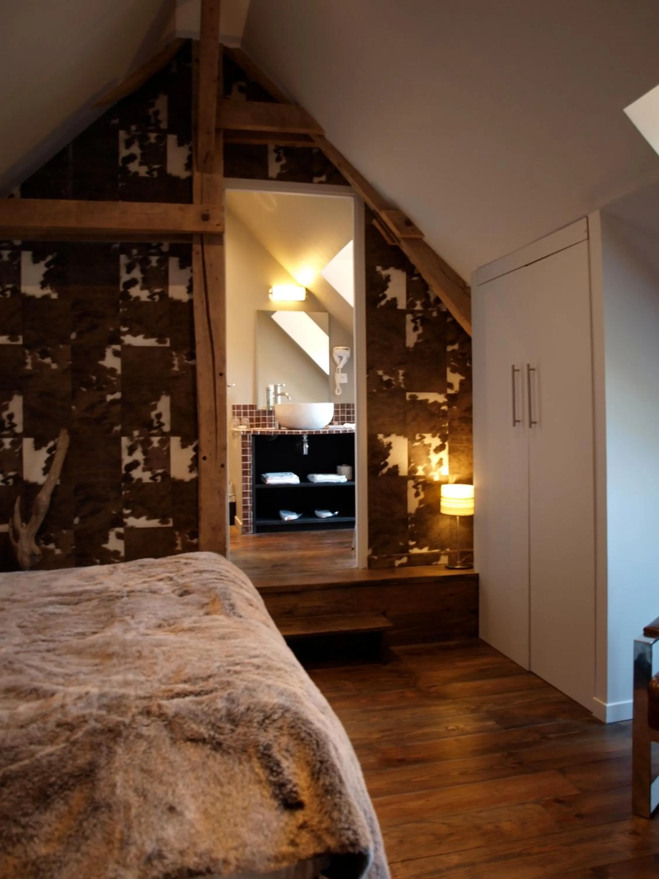 Bathroom, Bed in Clos Masure hôtel de campagne