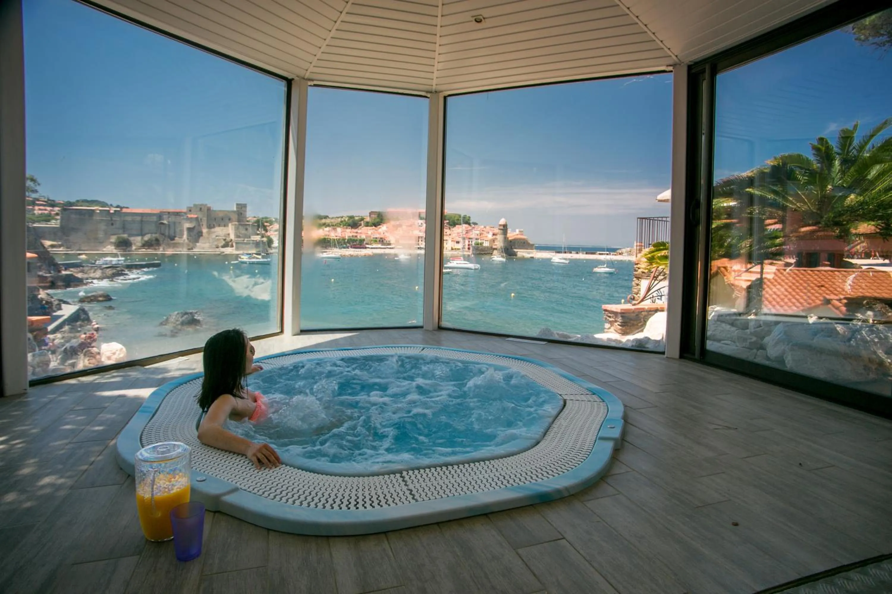 Hot Tub in Le Relais Des Trois Mas