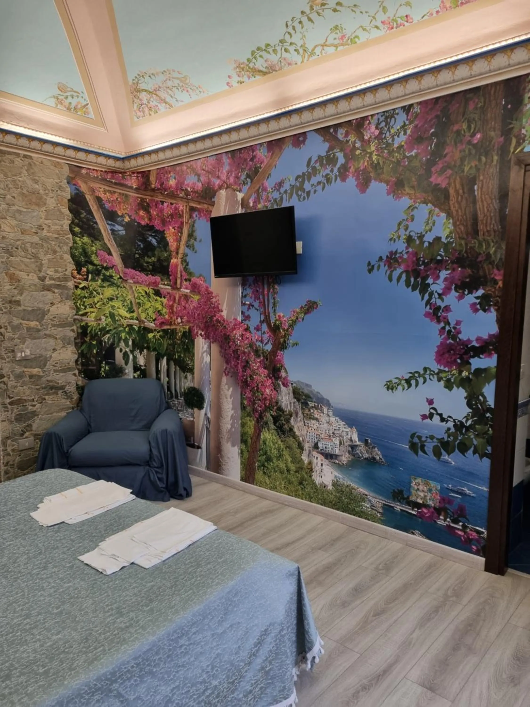 Photo of the whole room, Bed in Palazzo Moraschi Subiaco