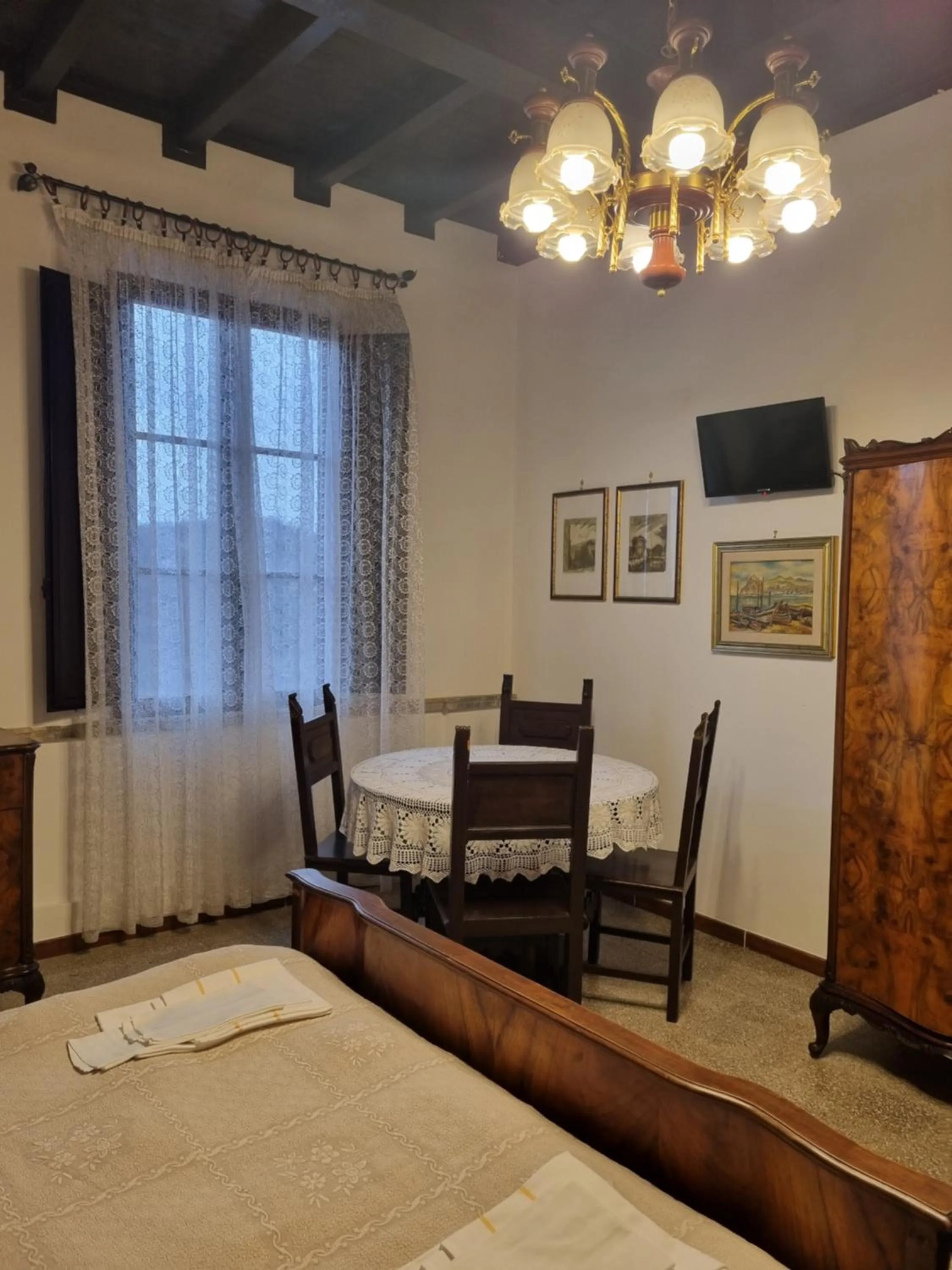Dining area, Bed in Palazzo Moraschi Subiaco