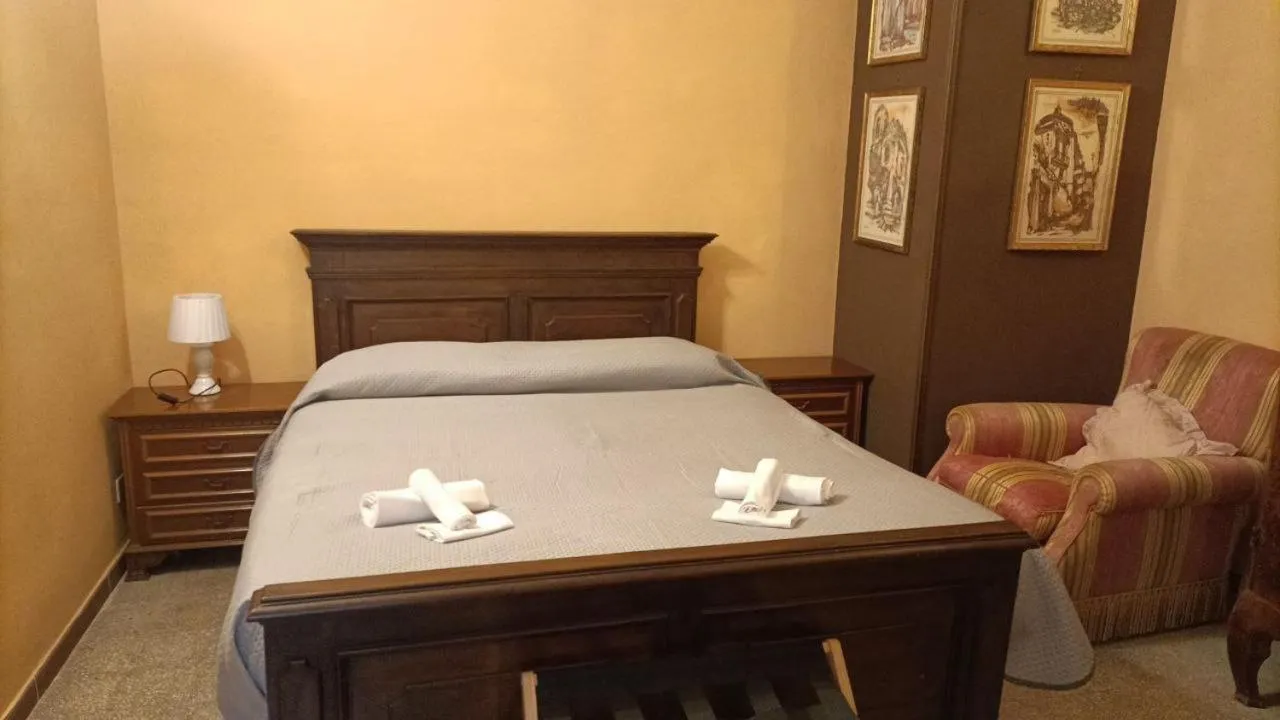 Bedroom, Bed in Palazzo Moraschi Subiaco