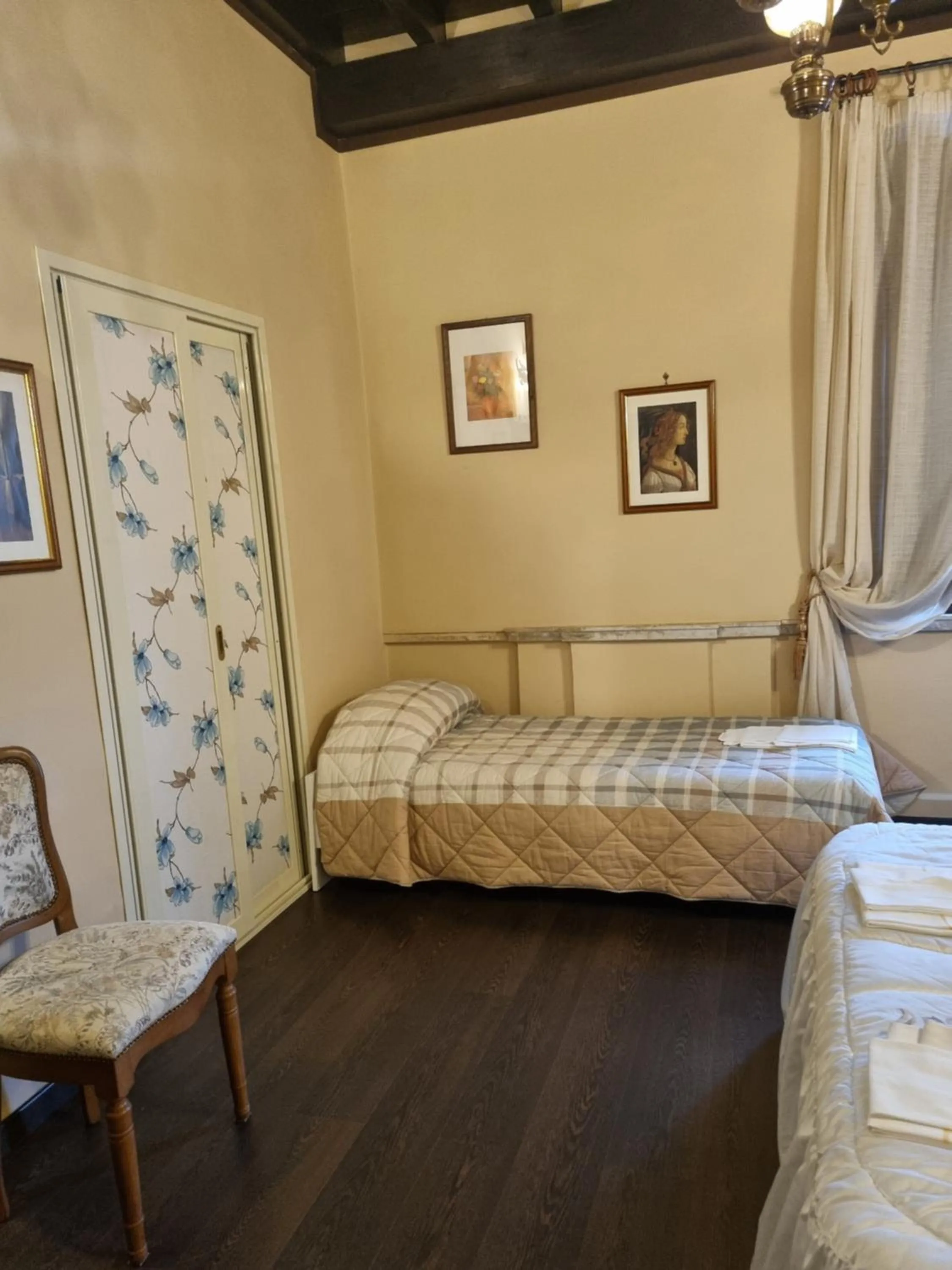 Photo of the whole room, Bed in Palazzo Moraschi Subiaco