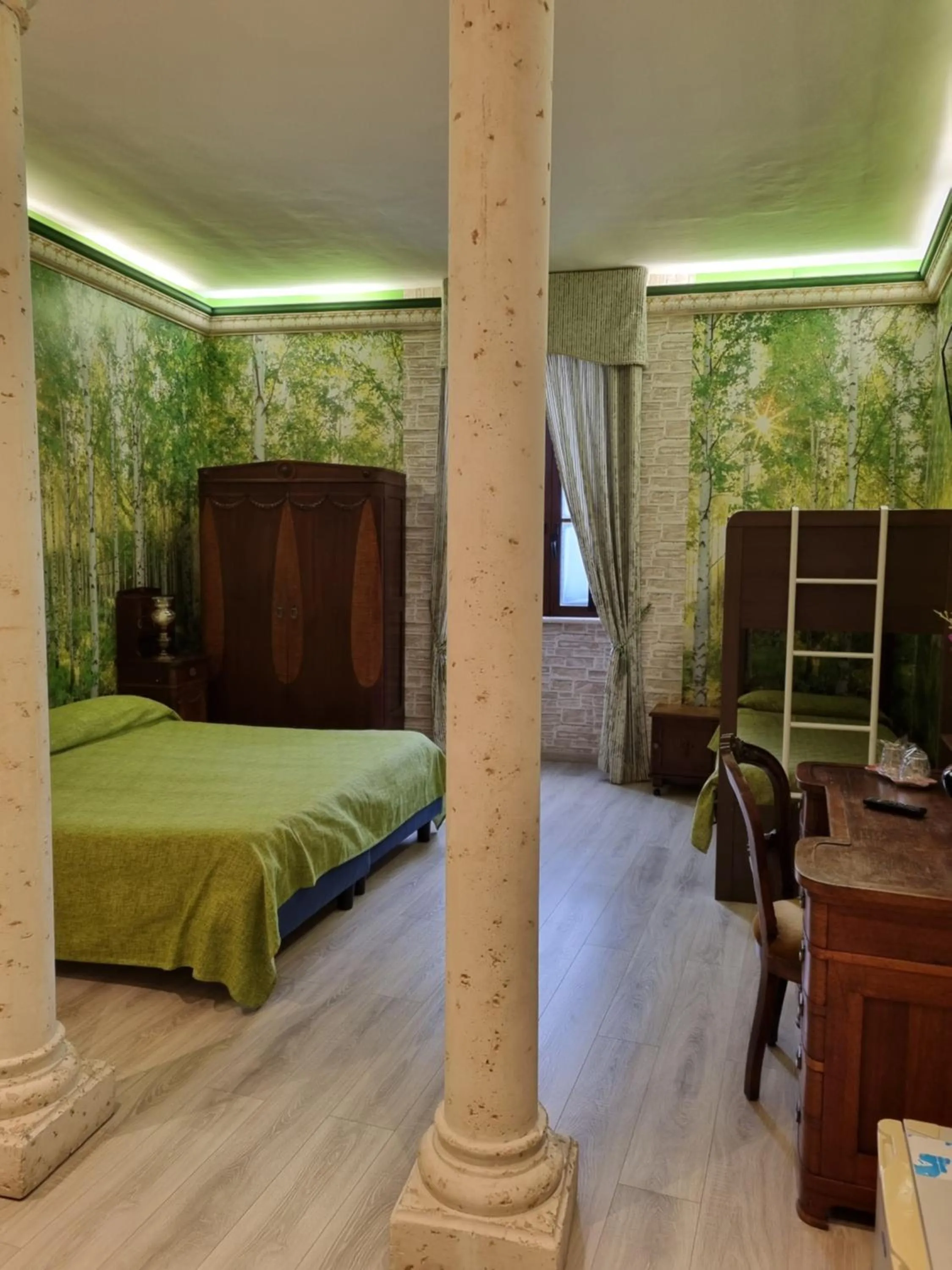 Photo of the whole room, Bed in Palazzo Moraschi Subiaco