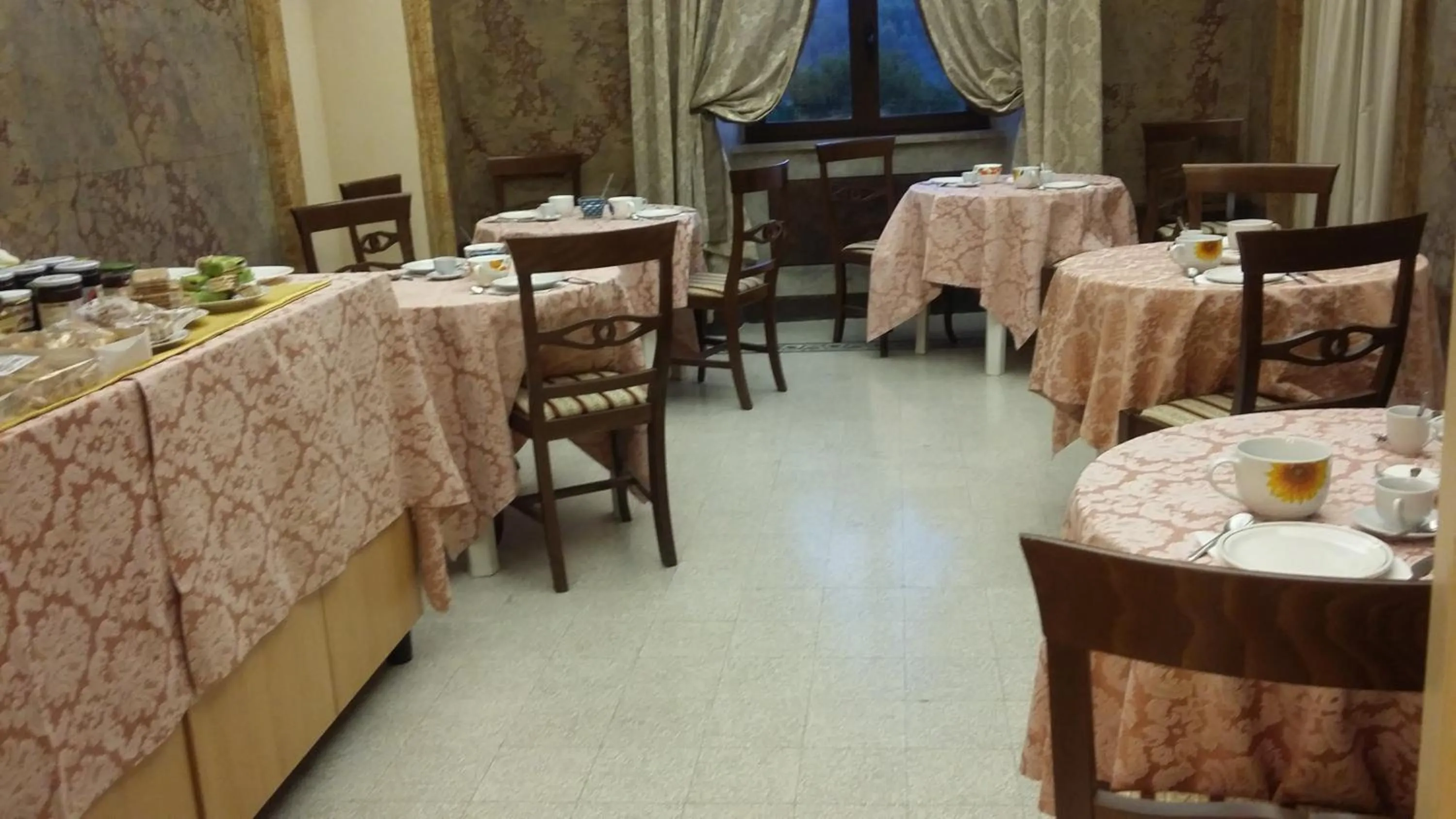 Buffet breakfast in Palazzo Moraschi Subiaco