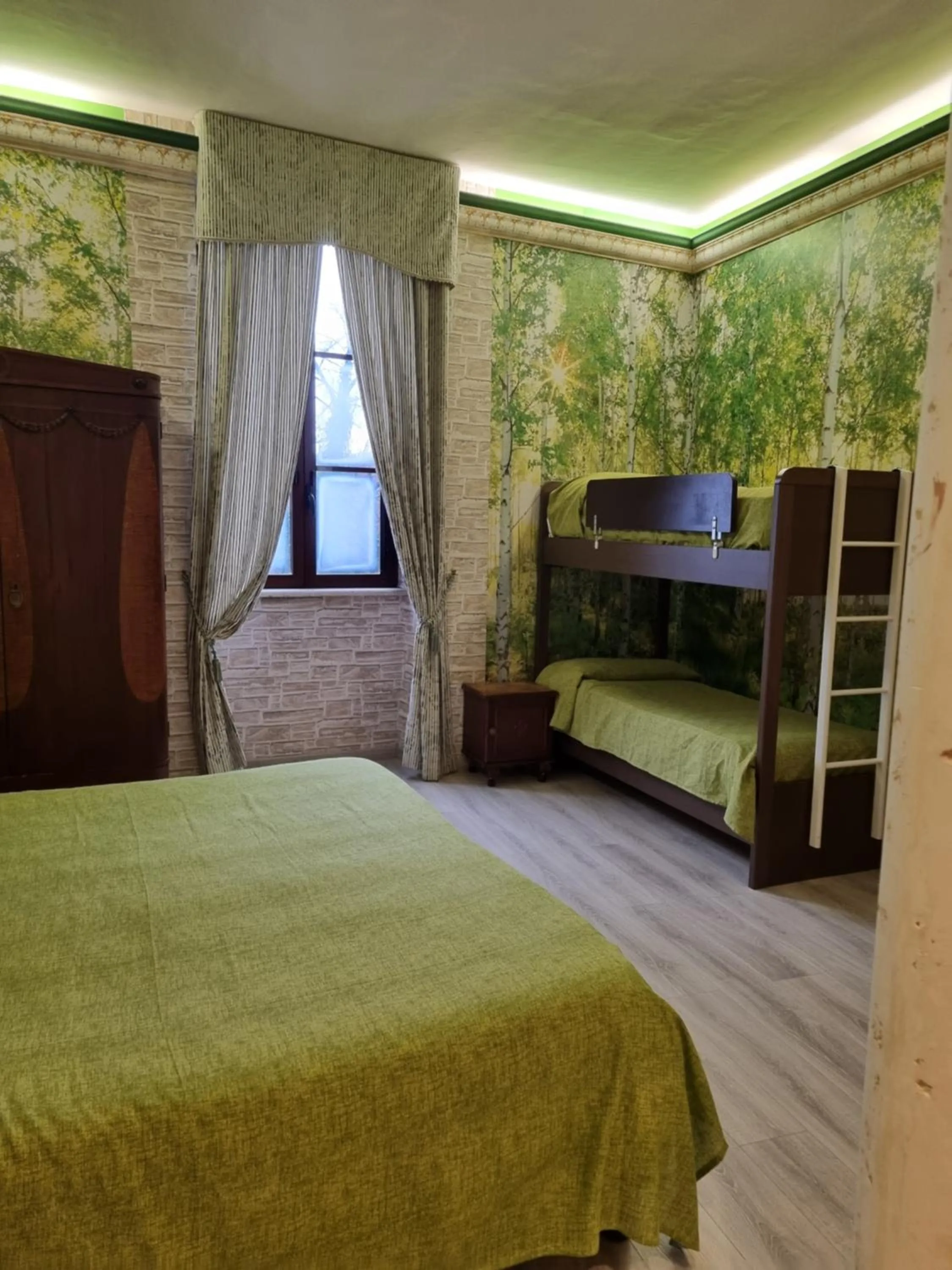 Photo of the whole room, Bed in Palazzo Moraschi Subiaco