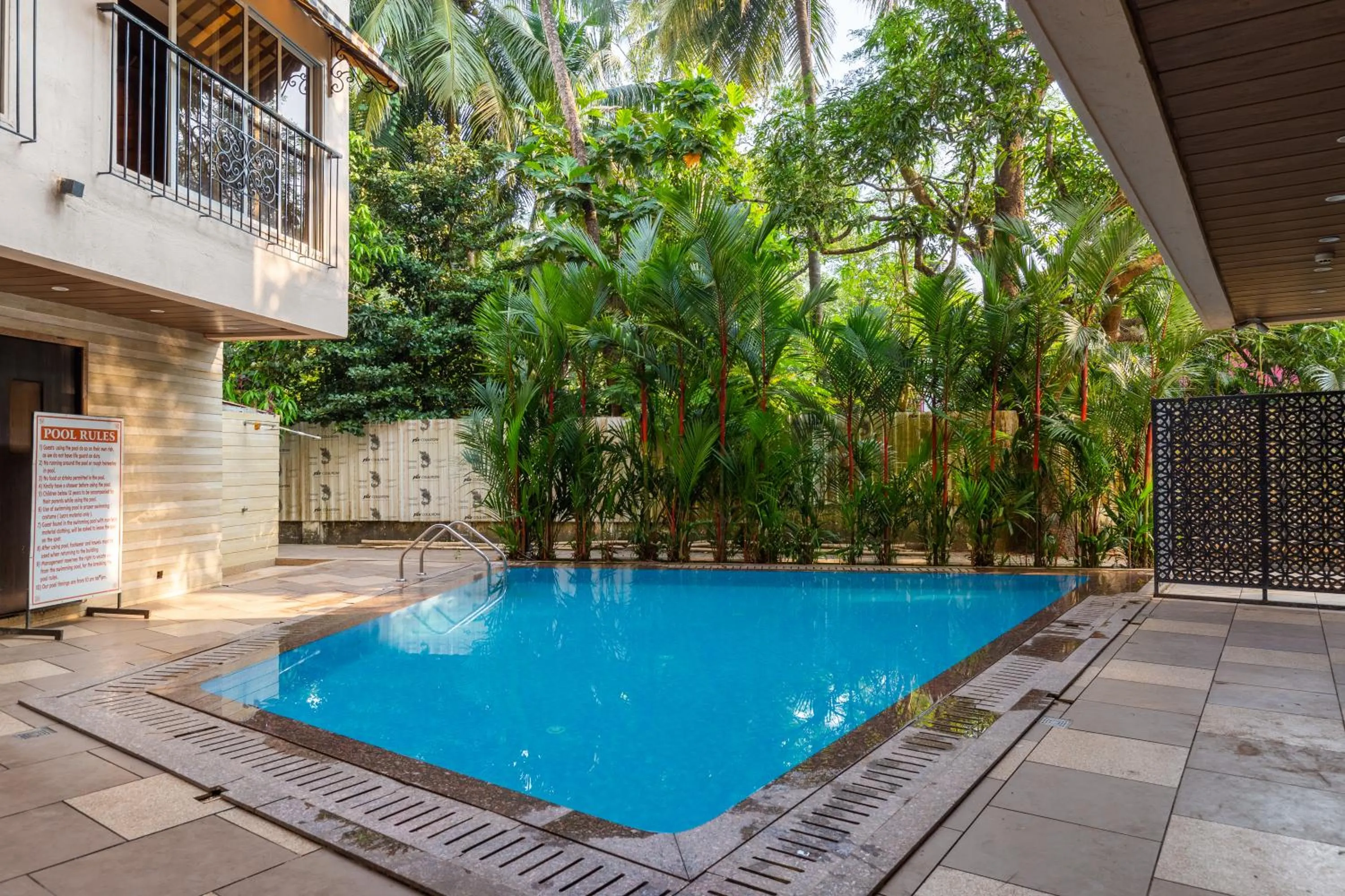 Swimming pool in Calux Grand Inn Calangute - Formerly Amara Grand Inn