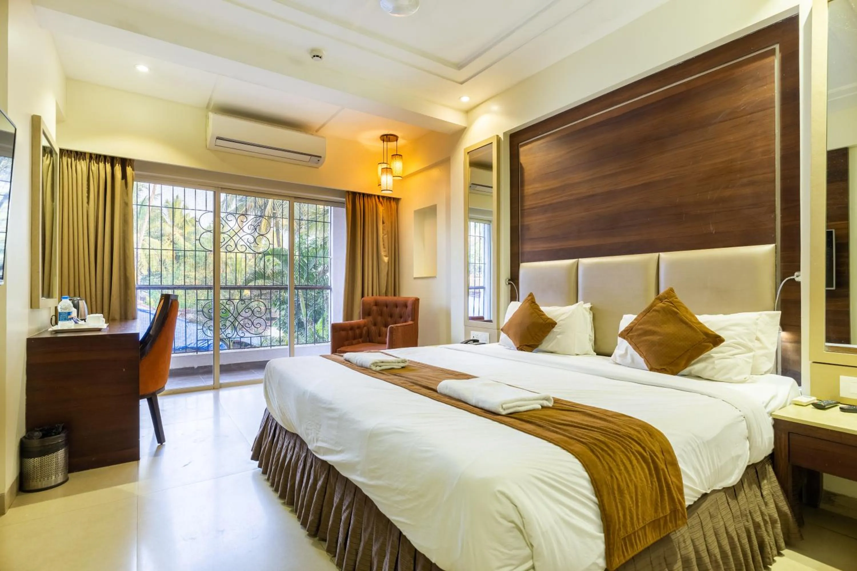 Photo of the whole room in Calux Grand Inn Calangute - Formerly Amara Grand Inn