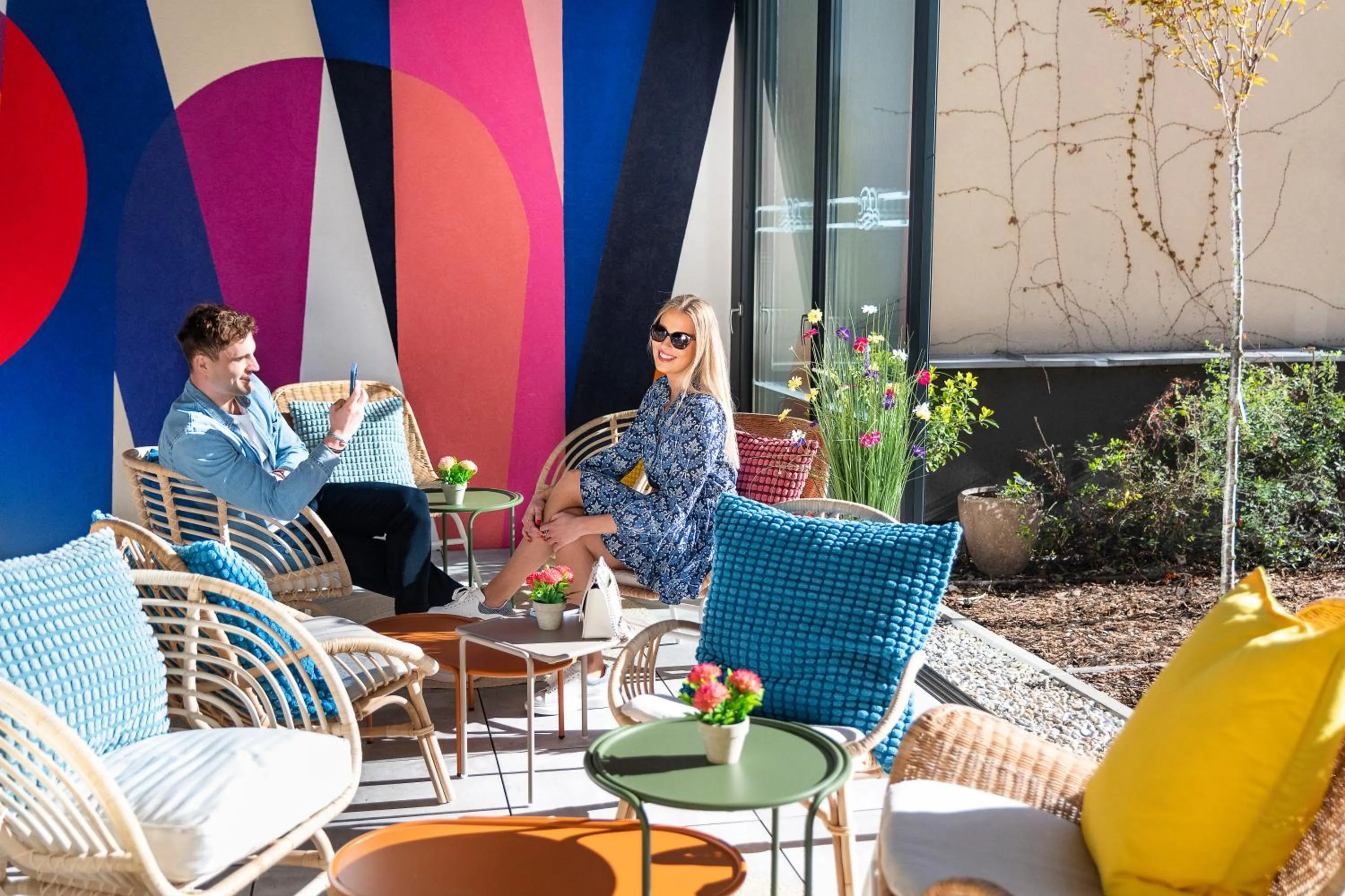 Restaurant/places to eat in Three Corners Hotel Anna