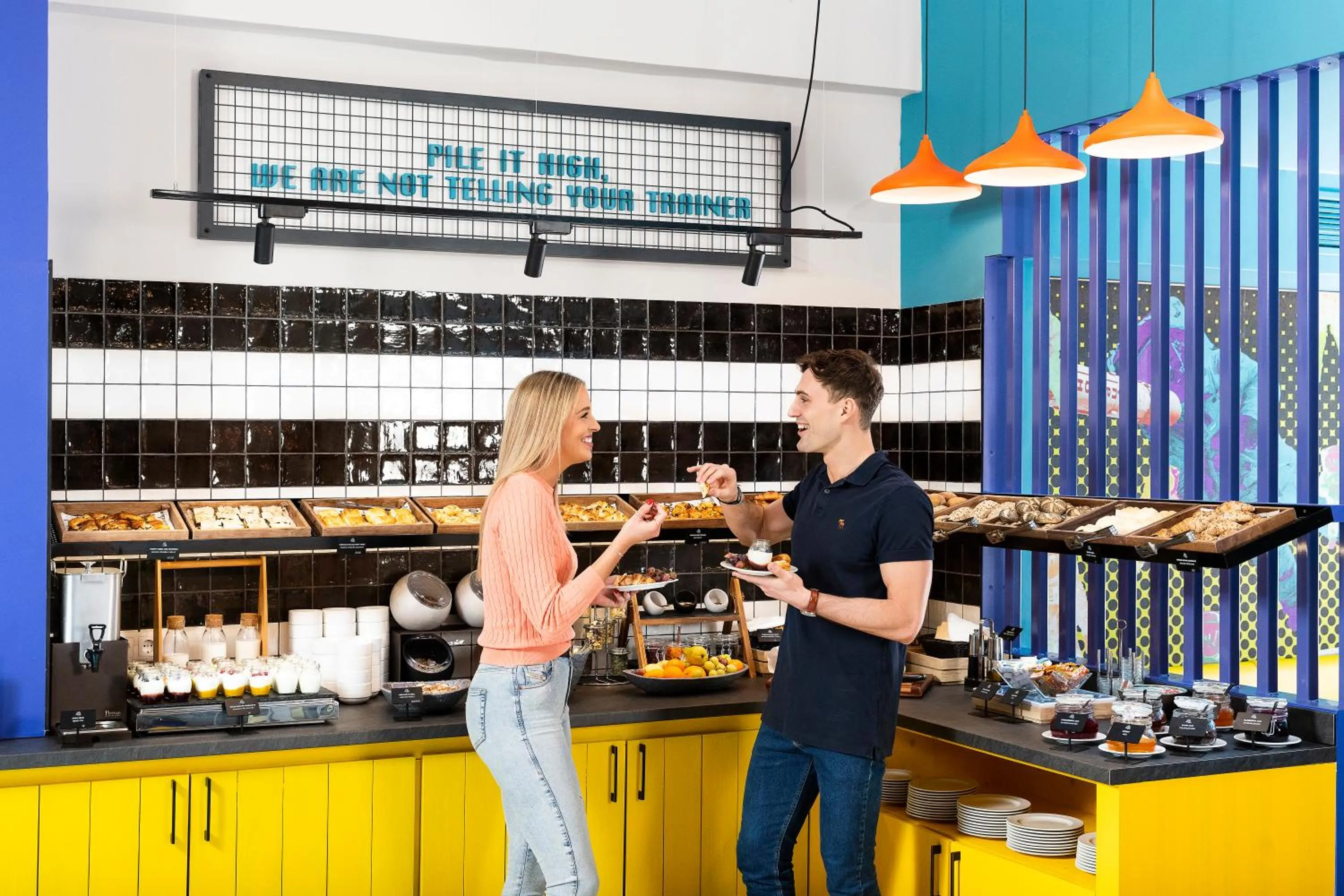 Restaurant/places to eat in Three Corners Hotel Anna