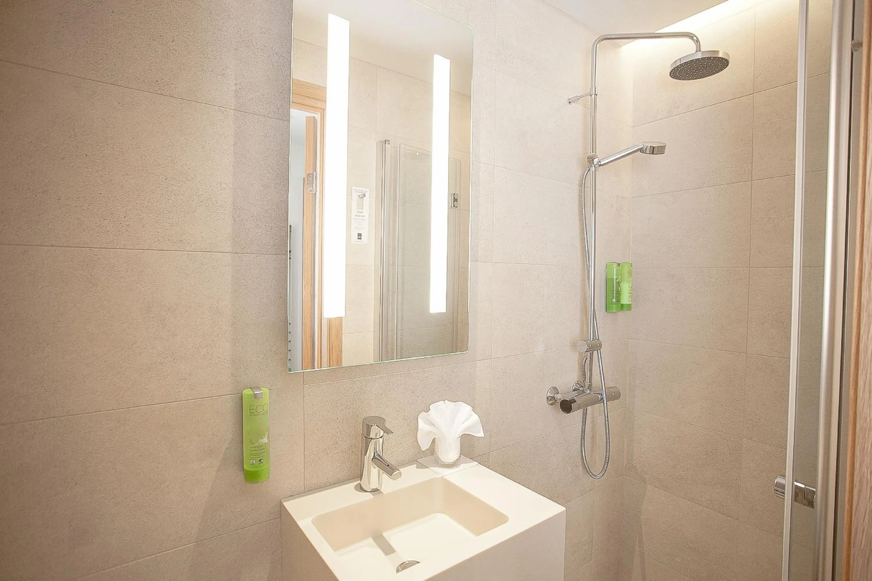 Shower in Fosshotel Reykholt