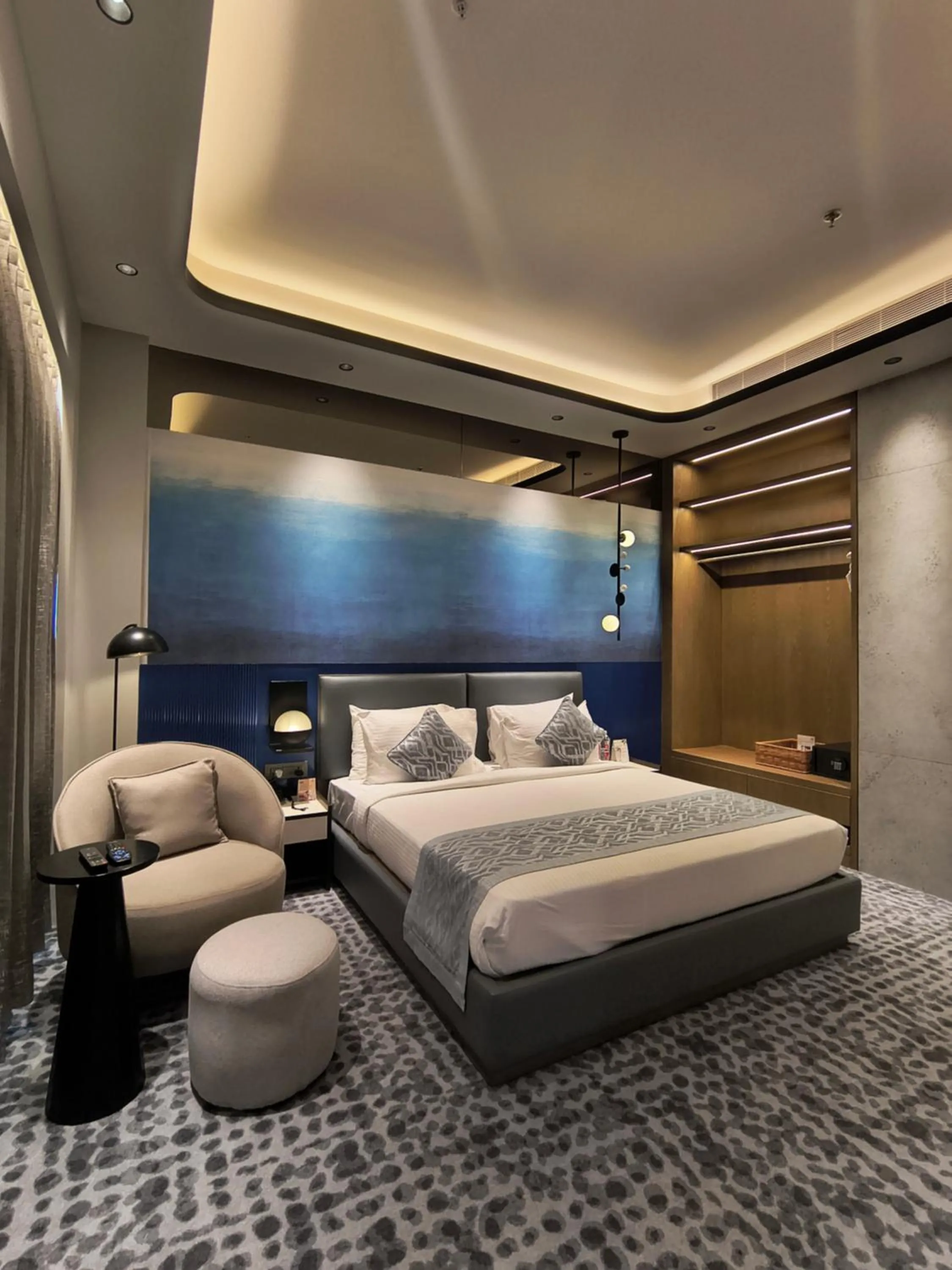 Bedroom, Bed in Sayaji Raipur