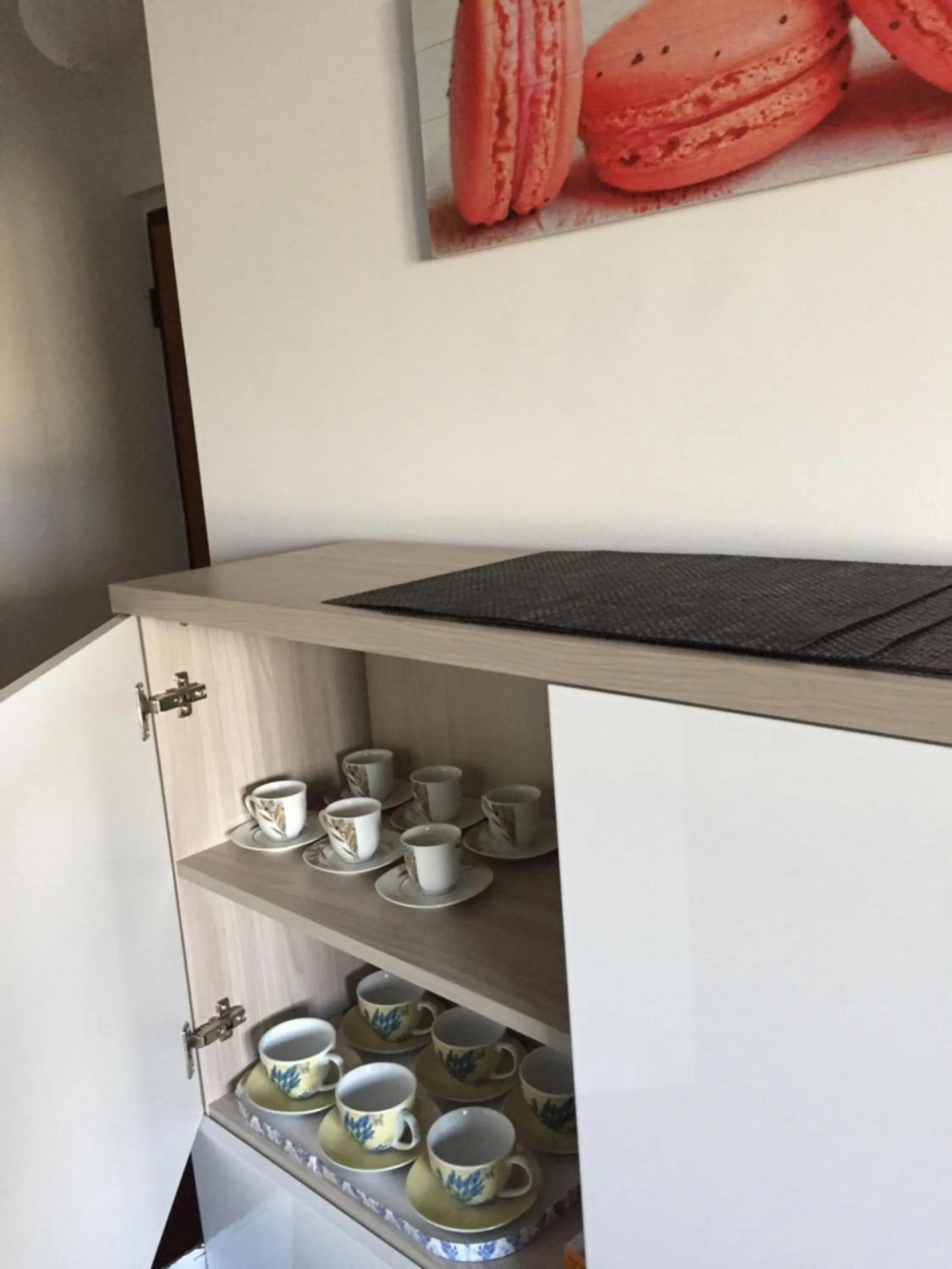 Coffee/tea facilities in Salieri Apartment
