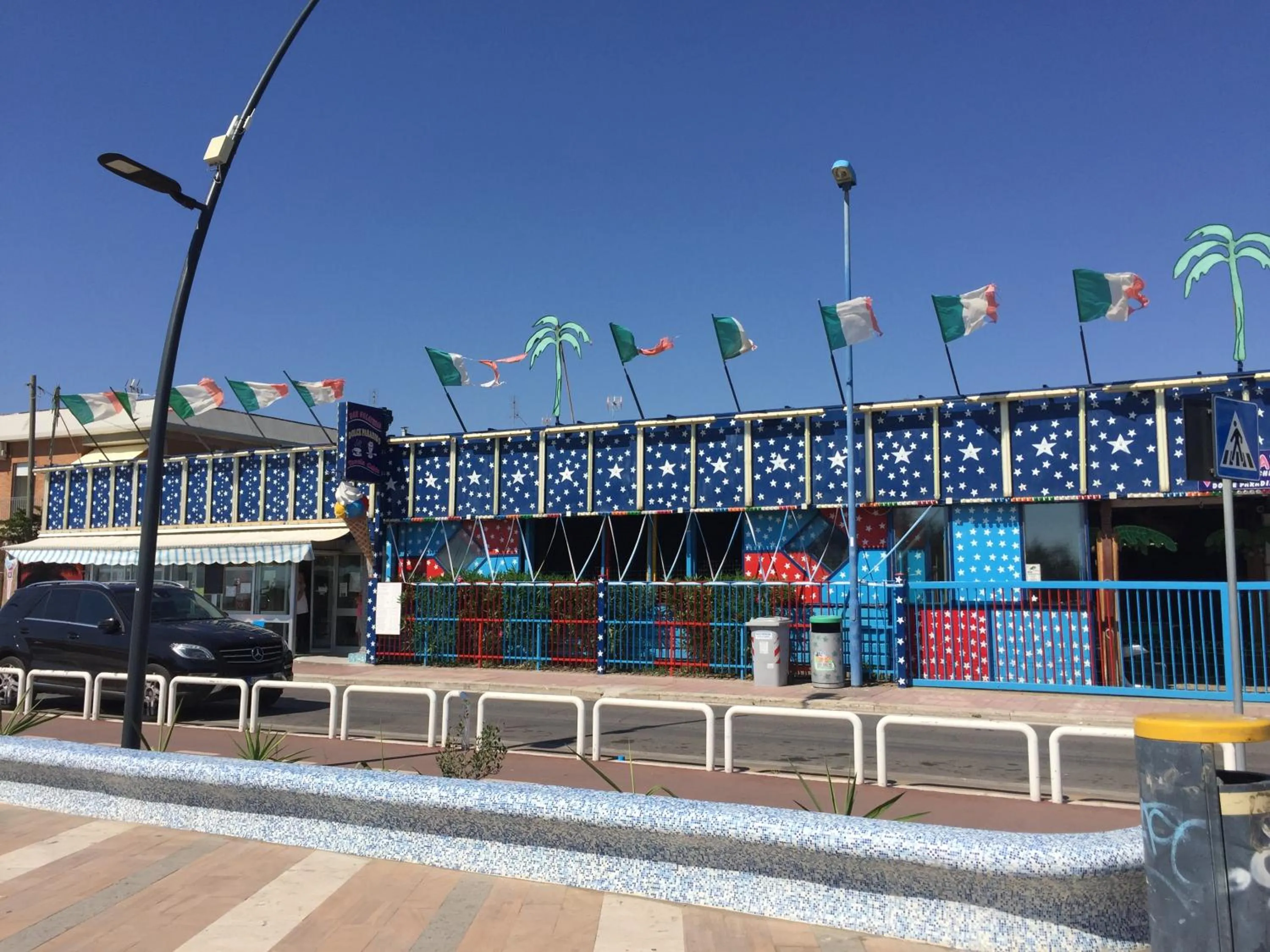 Restaurant/places to eat in Salieri Apartment