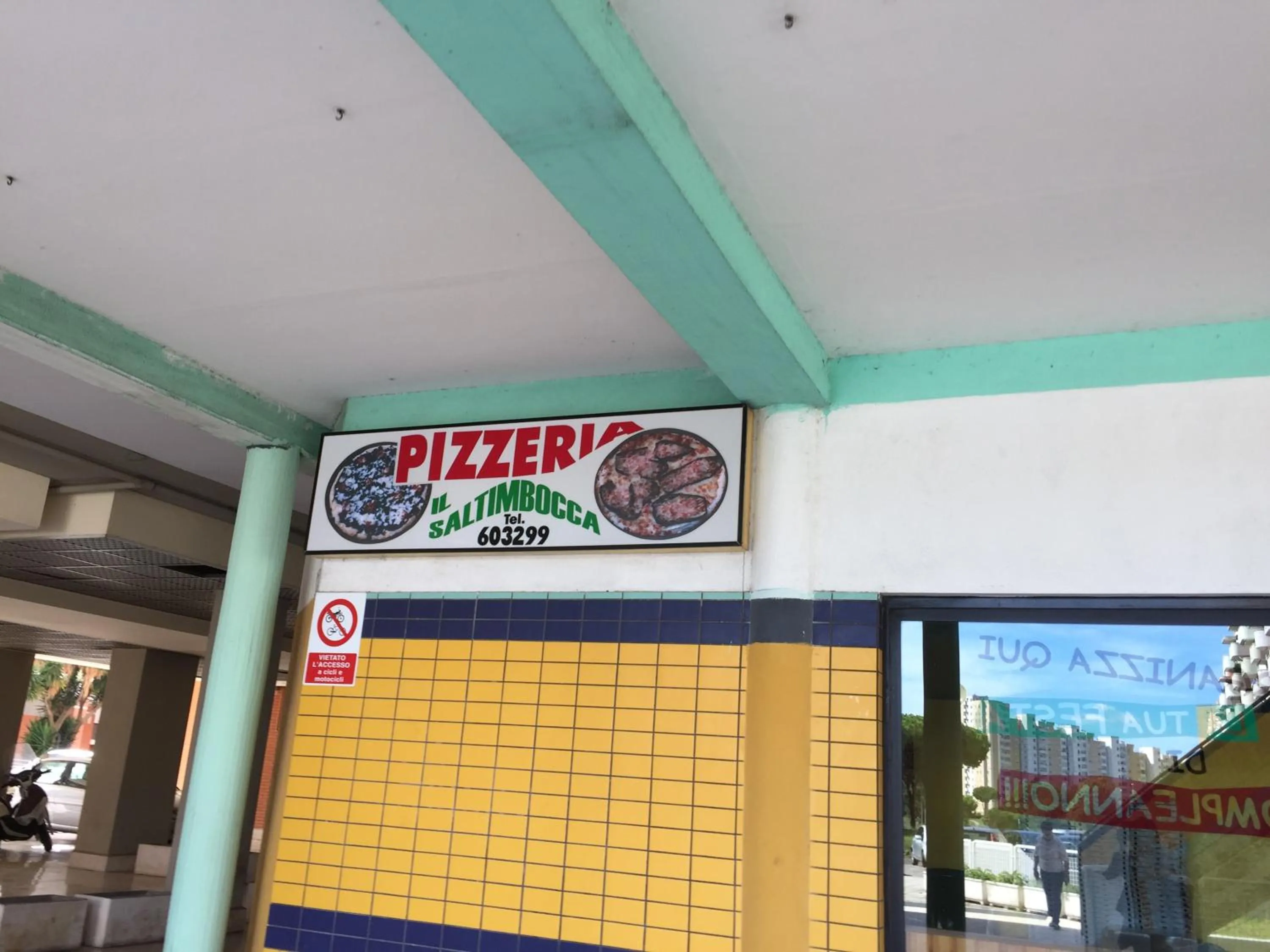 Restaurant/places to eat in Salieri Apartment