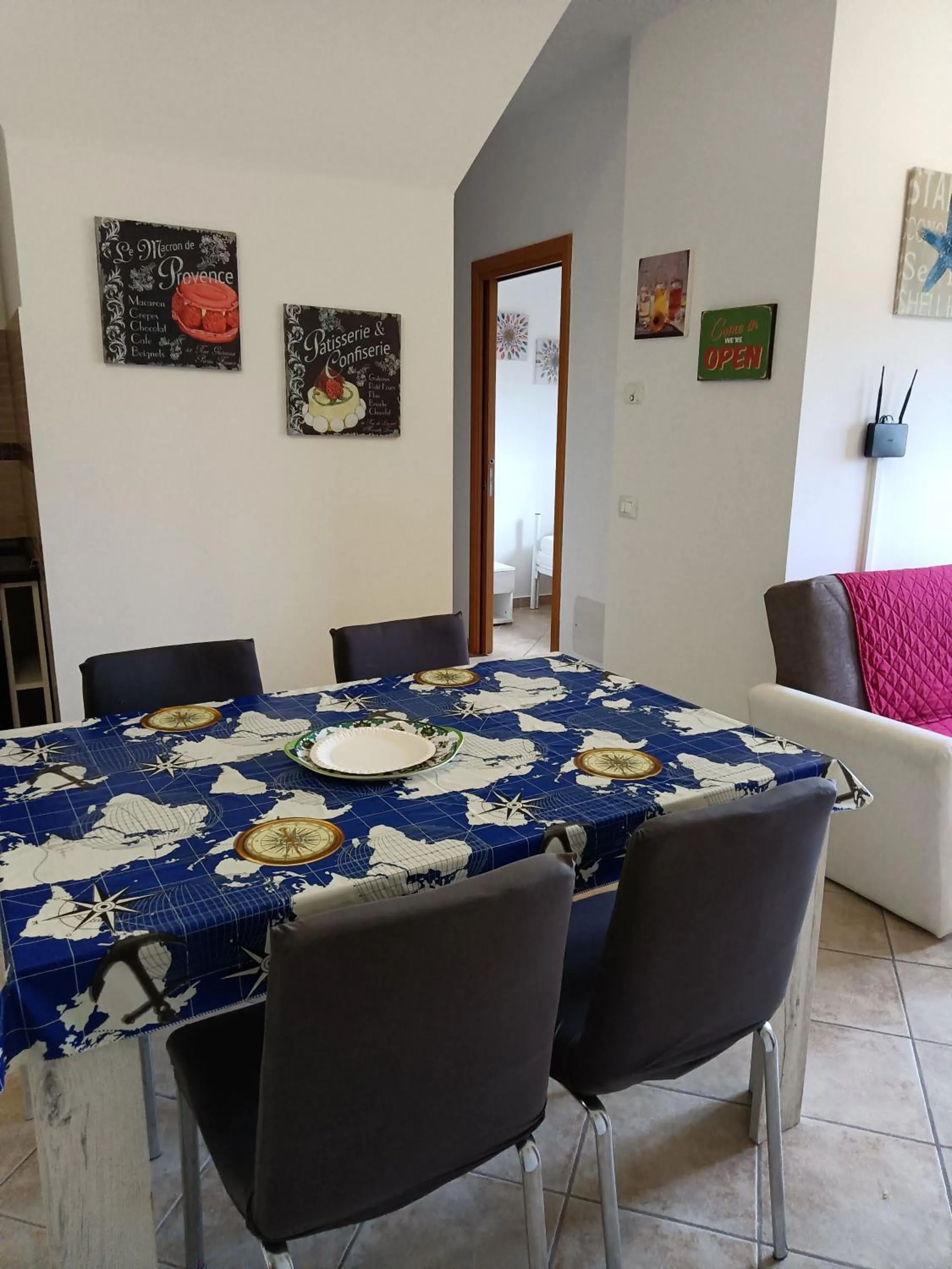 Restaurant/places to eat in Salieri Apartment