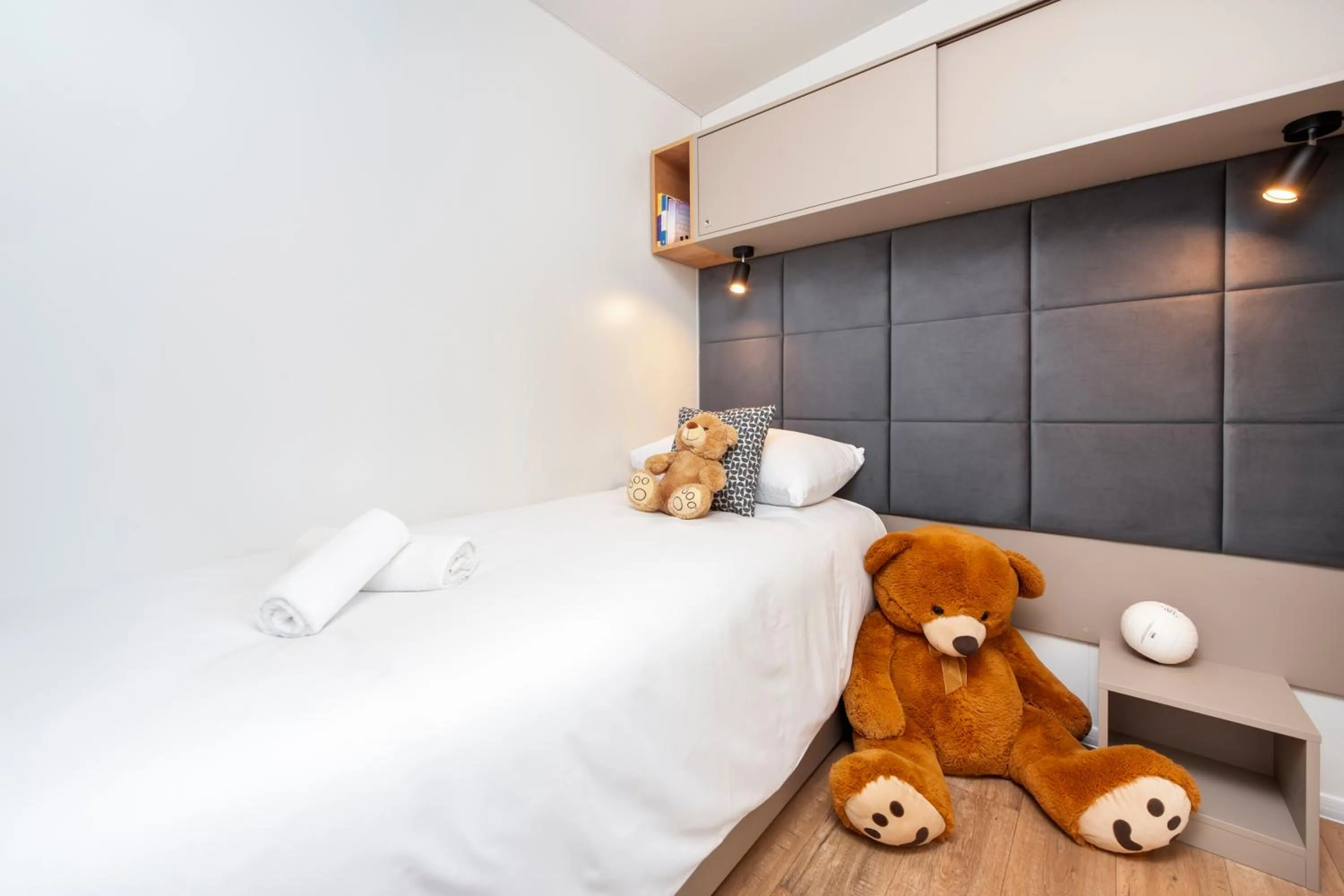 Property building, Bed in Glamping and Mobile Homes Lavanda - Holiday Centre Bi VIllage