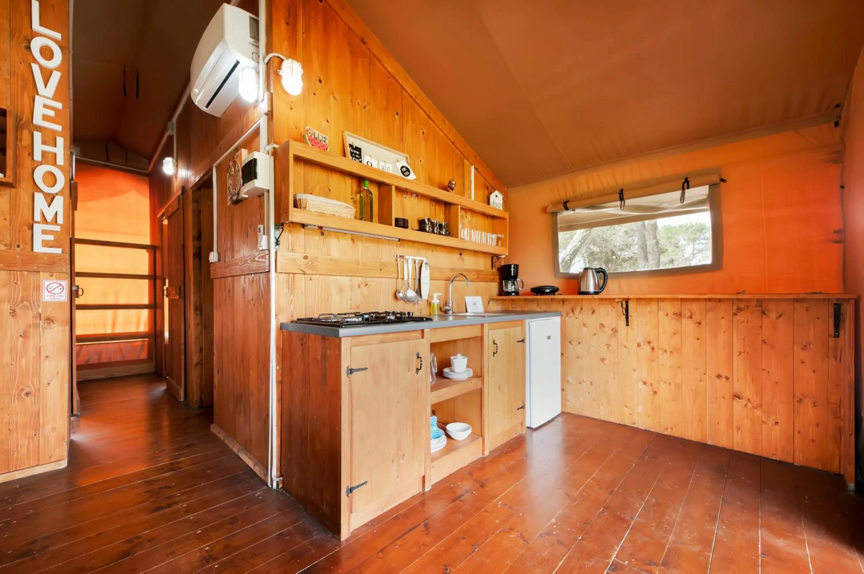 Kitchen or kitchenette in Glamping and Mobile Homes Lavanda - Holiday Centre Bi VIllage