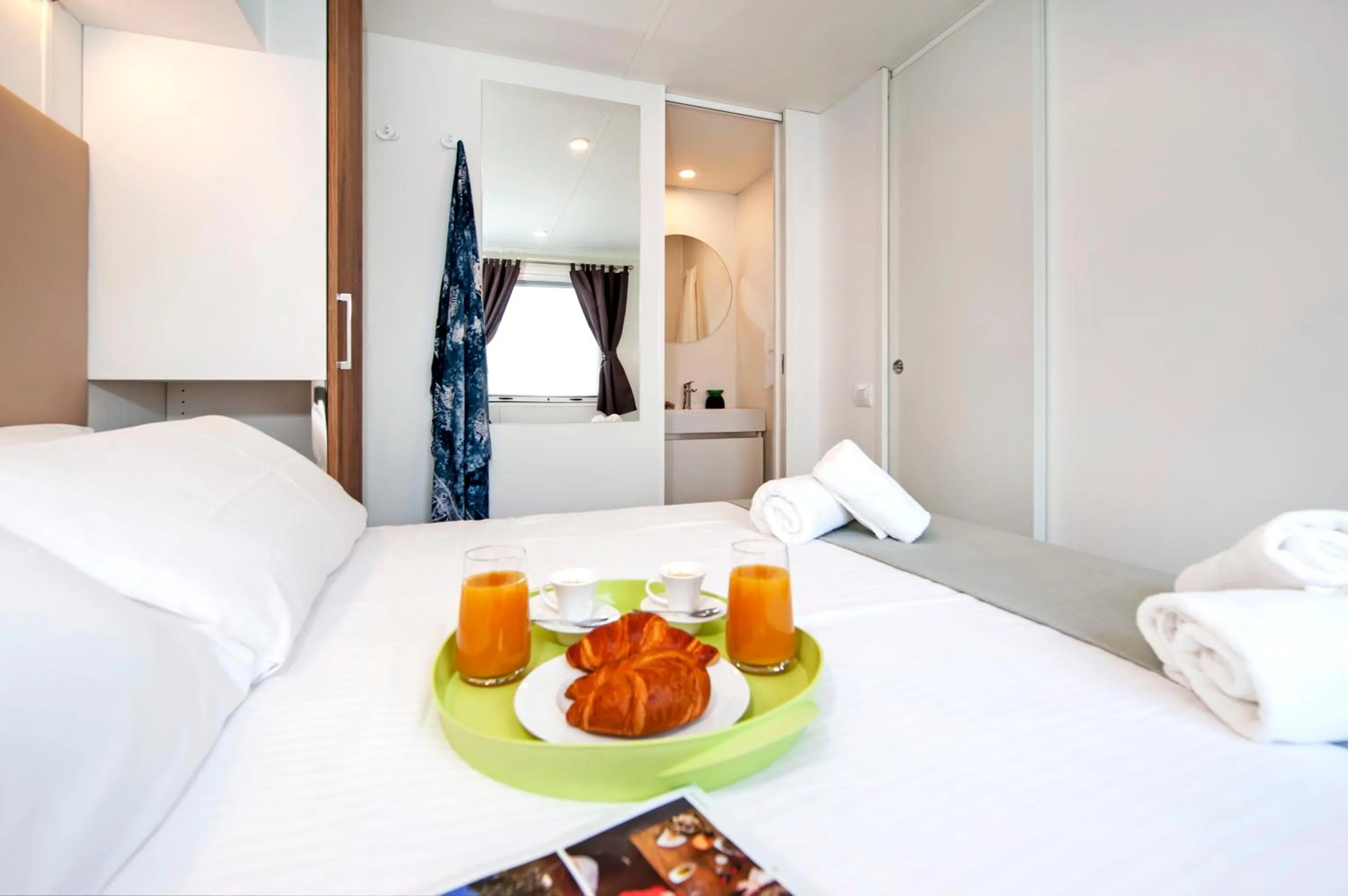 Bedroom, Bed in Glamping and Mobile Homes Lavanda - Holiday Centre Bi VIllage