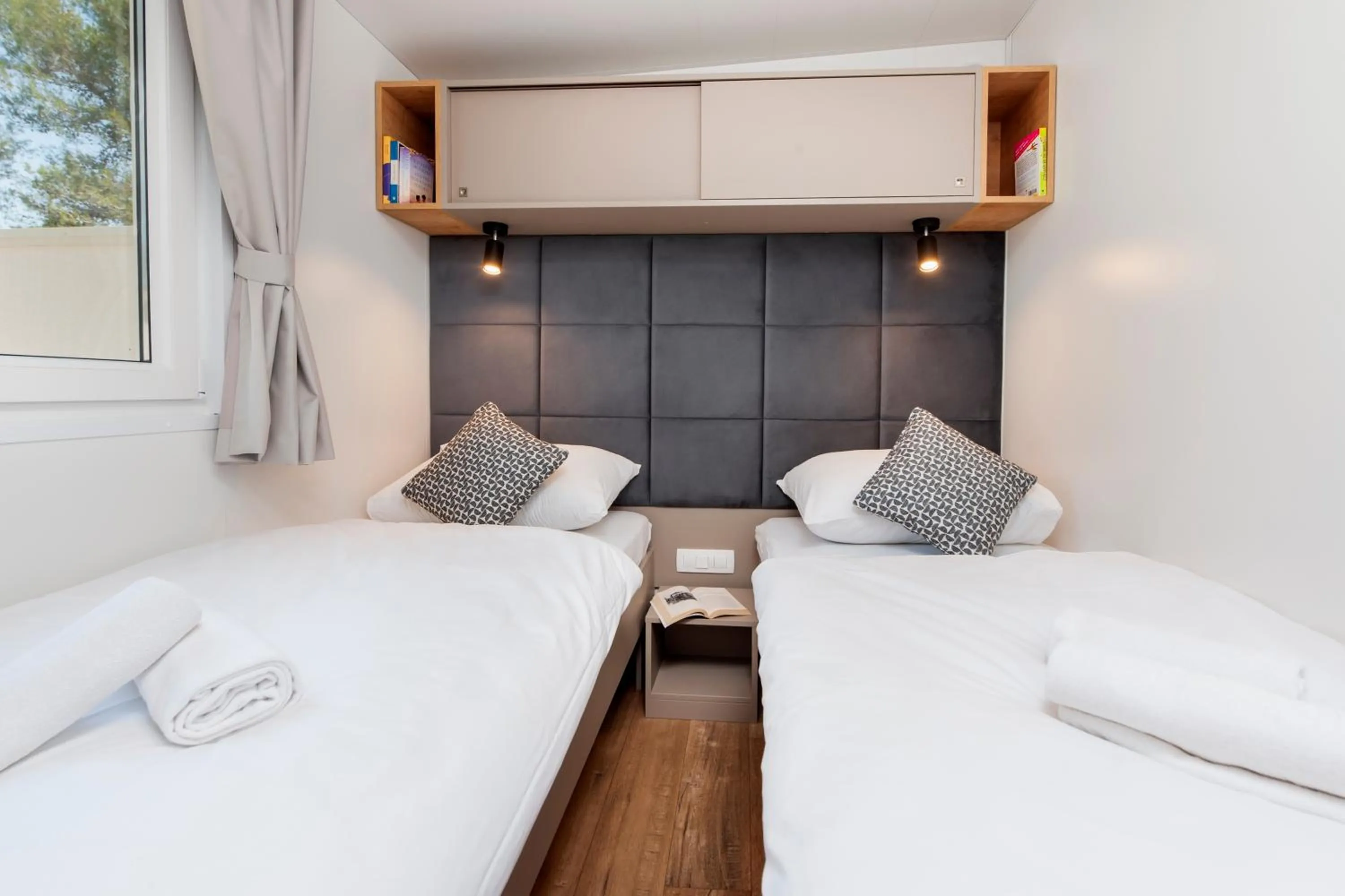 Bedroom, Bed in Glamping and Mobile Homes Lavanda - Holiday Centre Bi VIllage