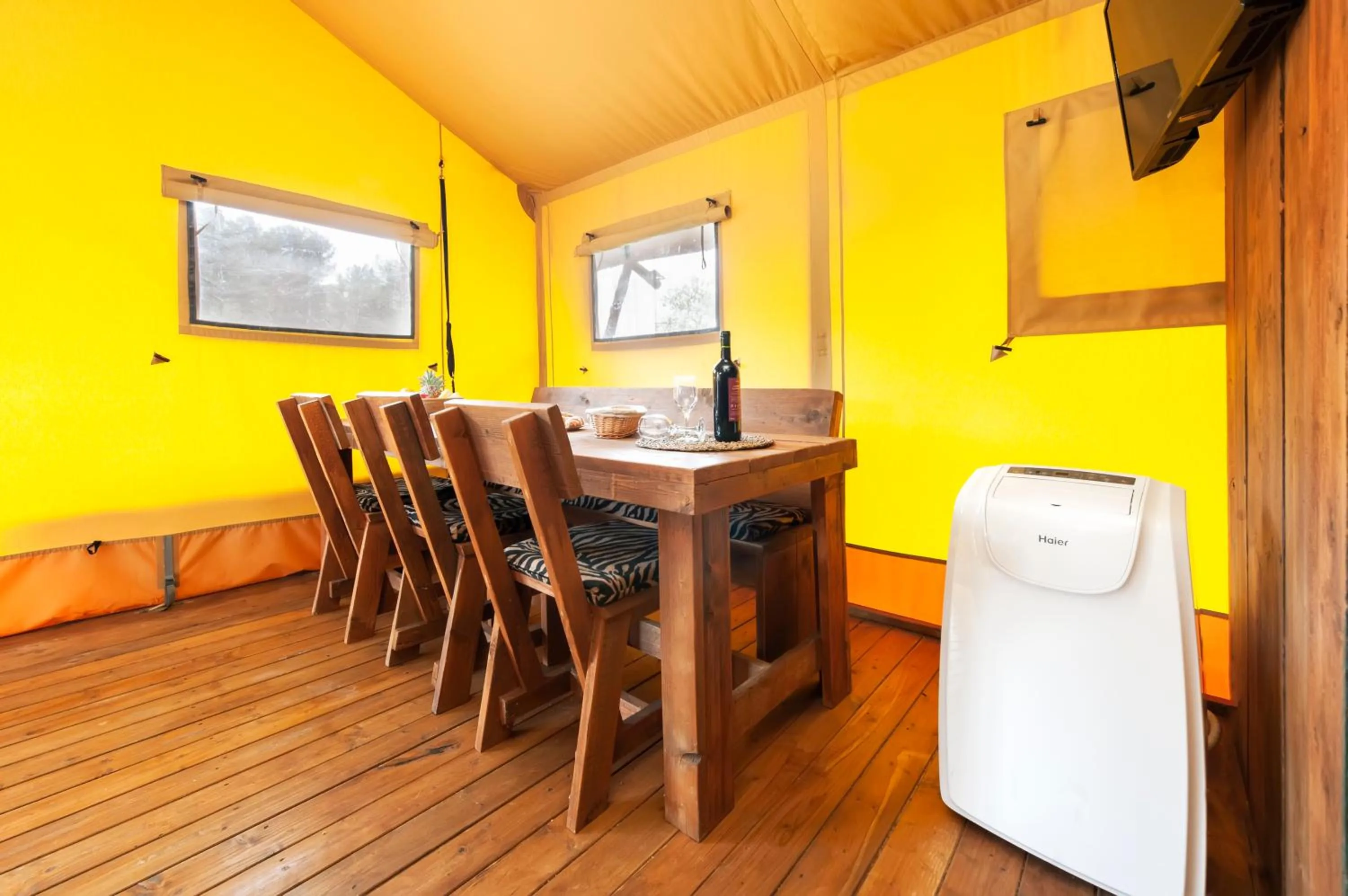 Kitchen or kitchenette in Glamping and Mobile Homes Lavanda - Holiday Centre Bi VIllage