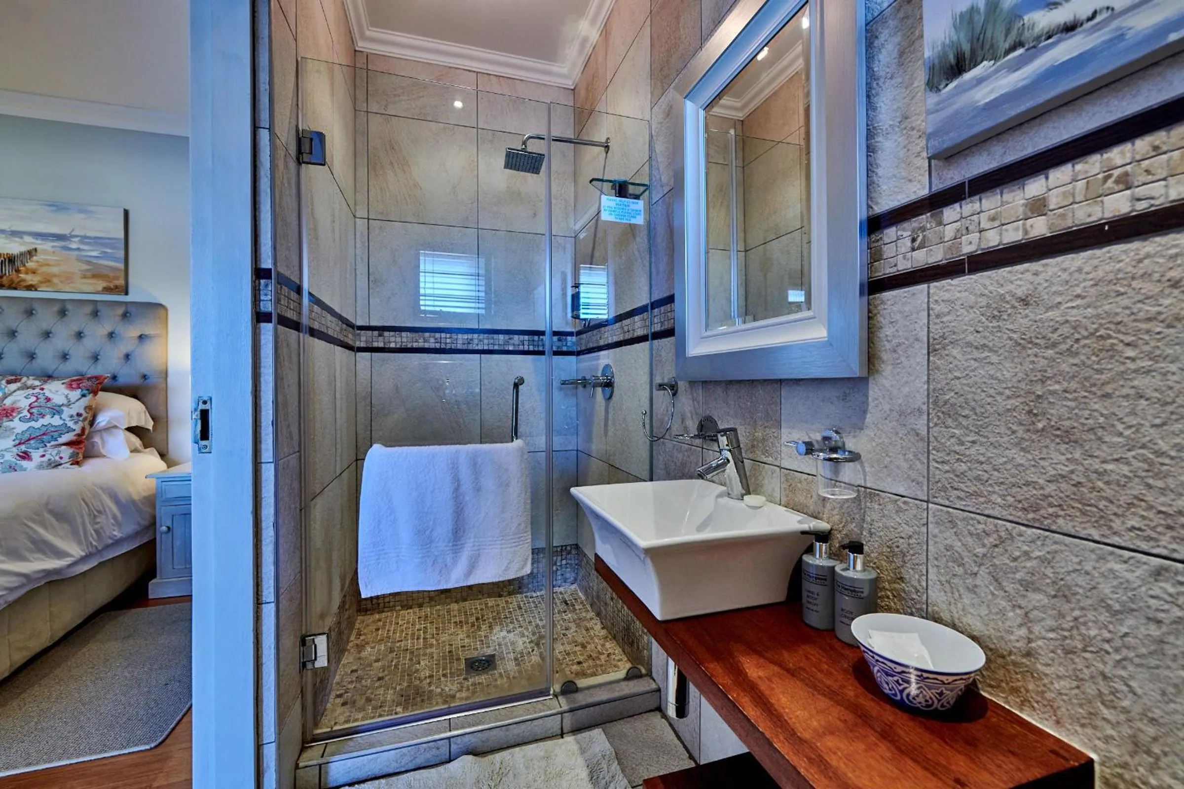 Shower, Bed in The Hamptons Guest House