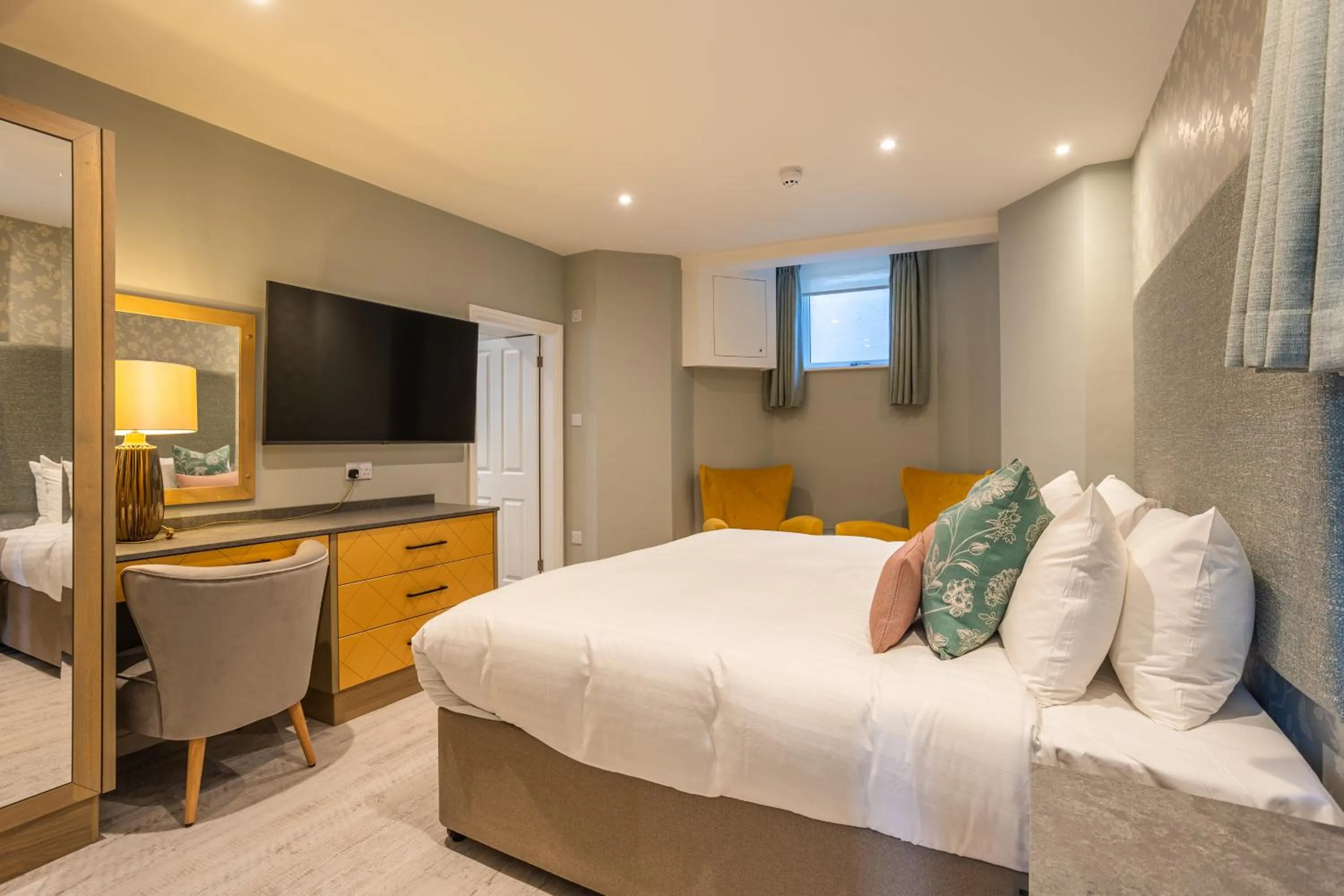 Photo of the whole room, Bed in Ambleside Townhouse