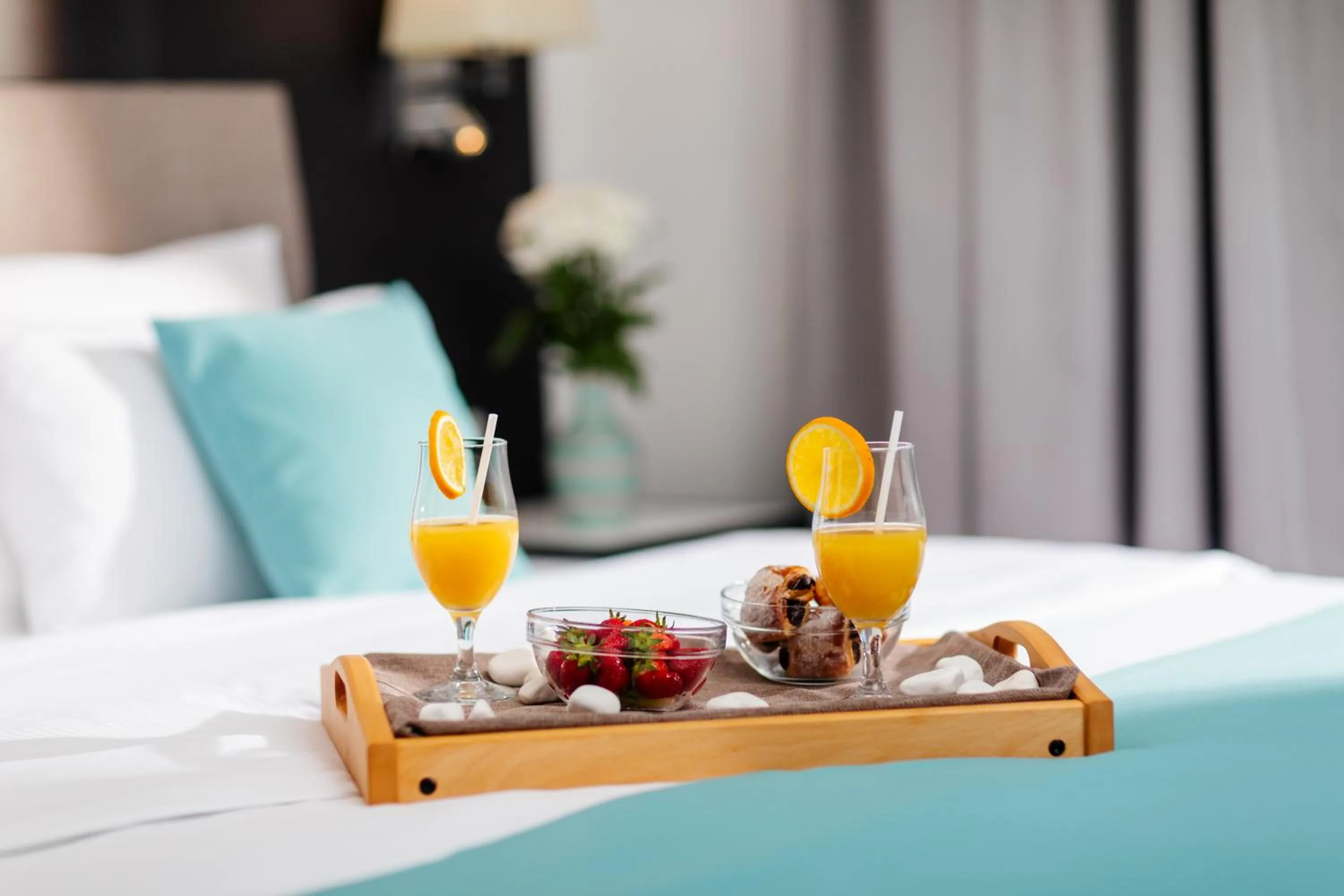 Breakfast, Bed in Hotel Eleven