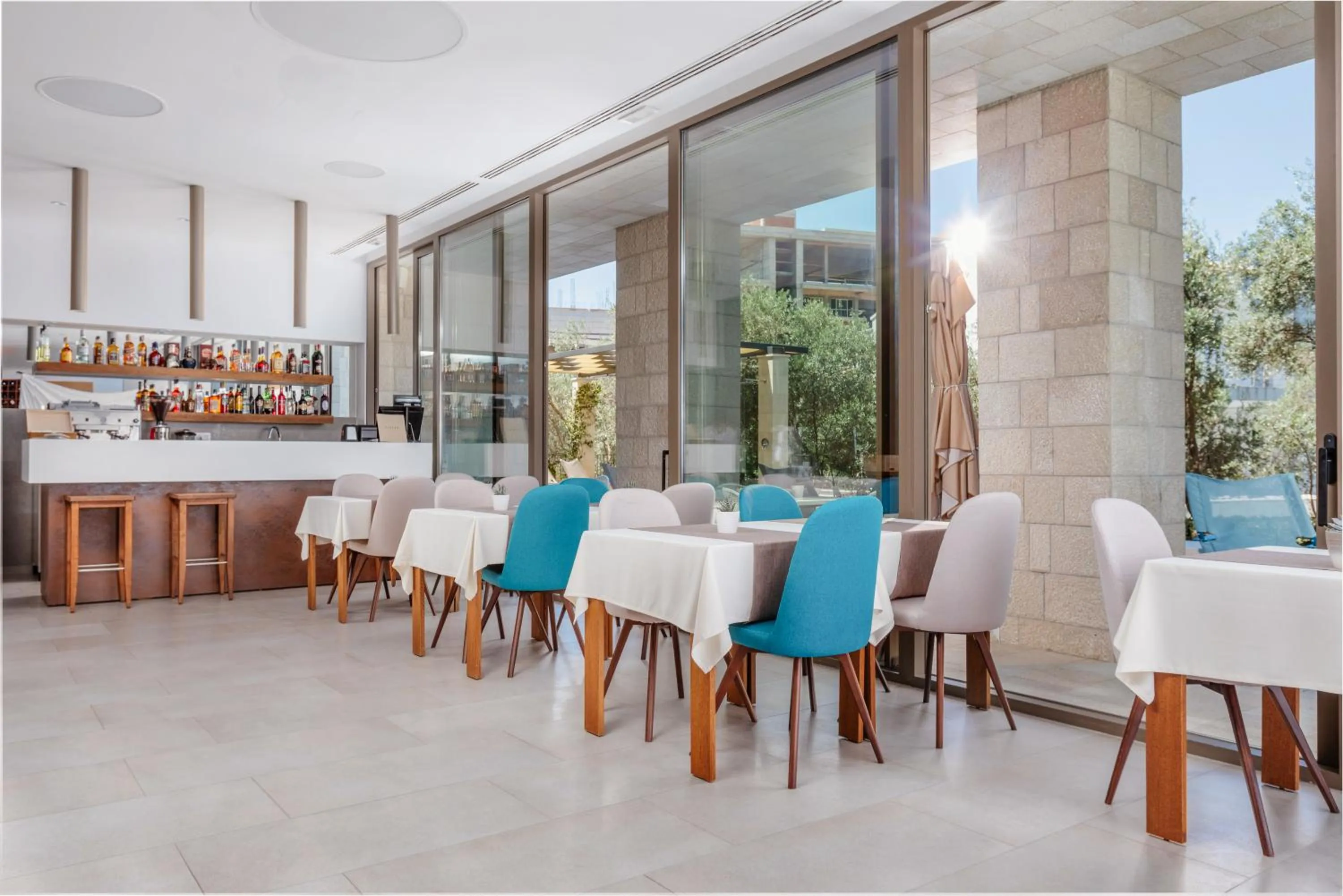 Restaurant/places to eat in Hotel Eleven