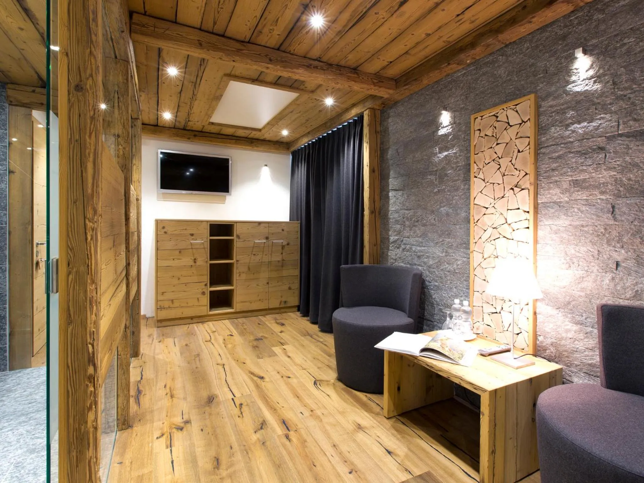 Seating area in Hotel Crusch Alba Zernez