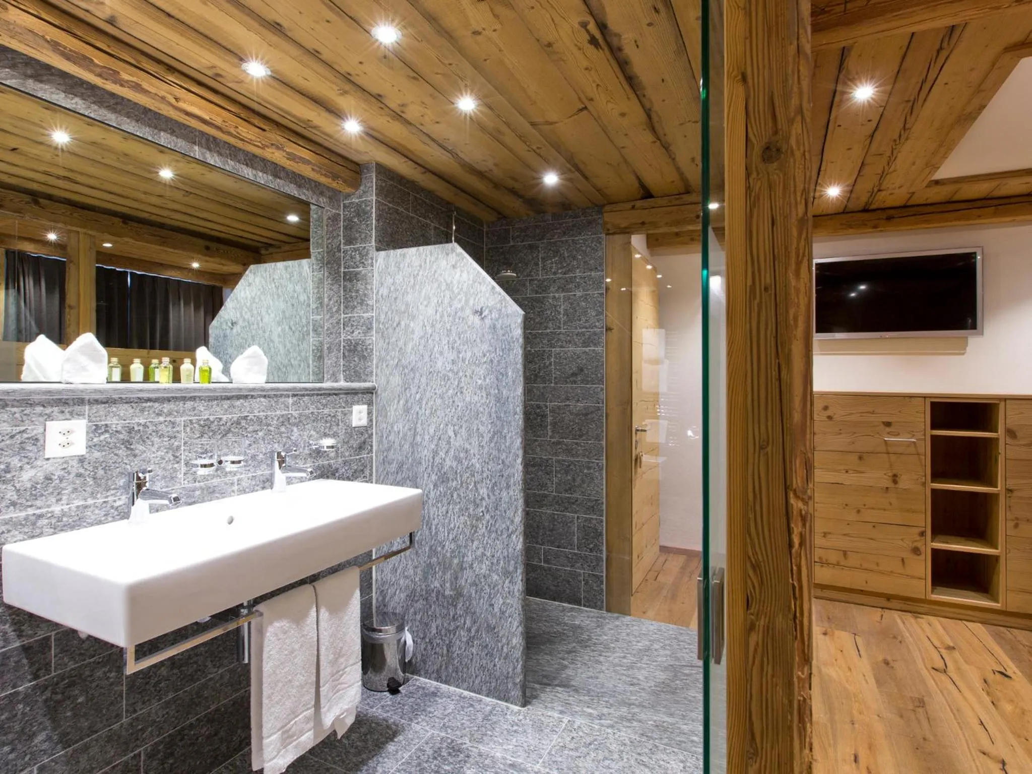 Bathroom in Hotel Crusch Alba Zernez