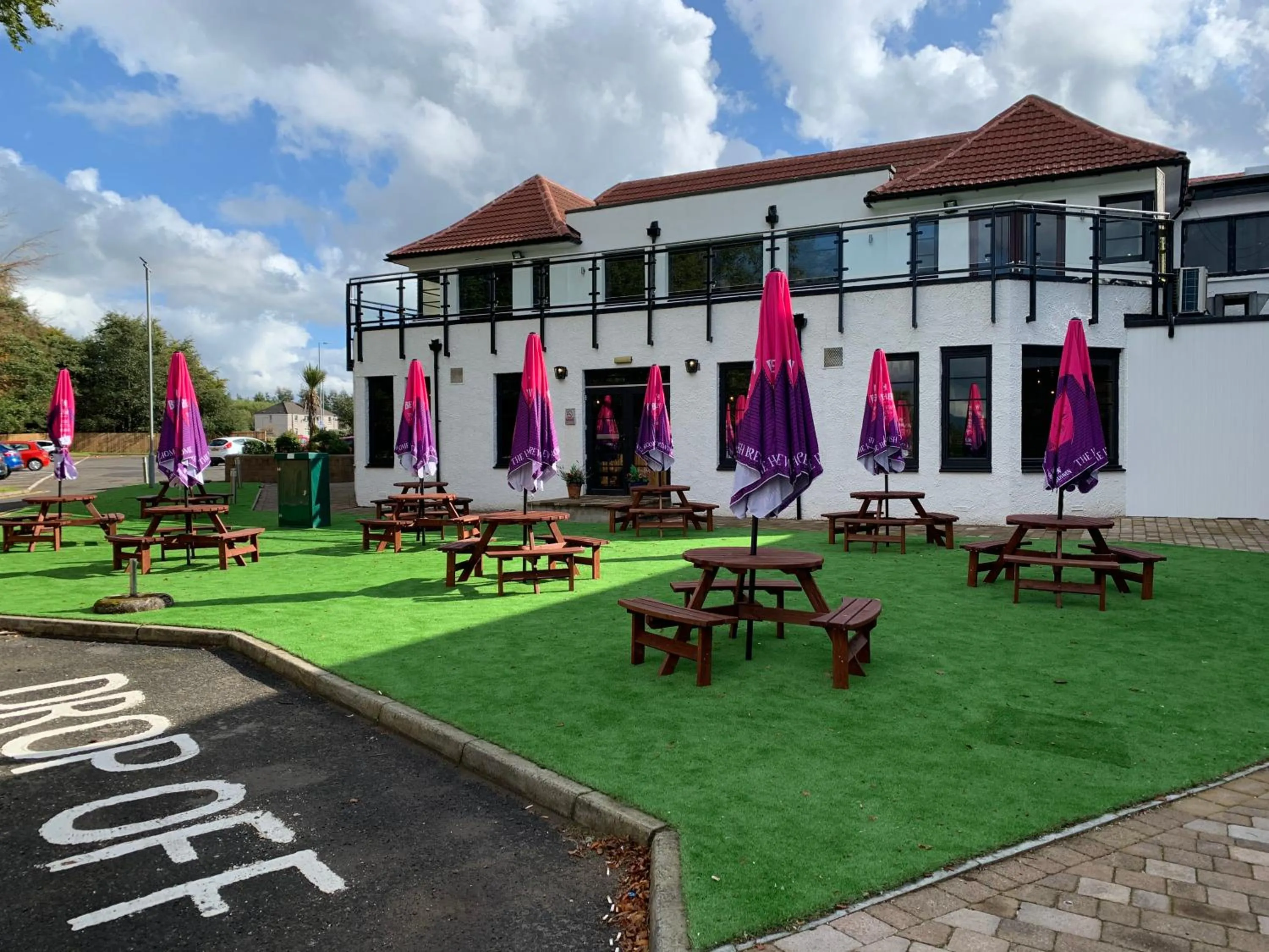 Garden in Crowwood Hotel and Alba Restaurant