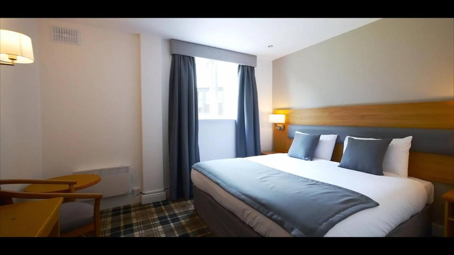 Bedroom, Bed in Crowwood Hotel and Alba Restaurant