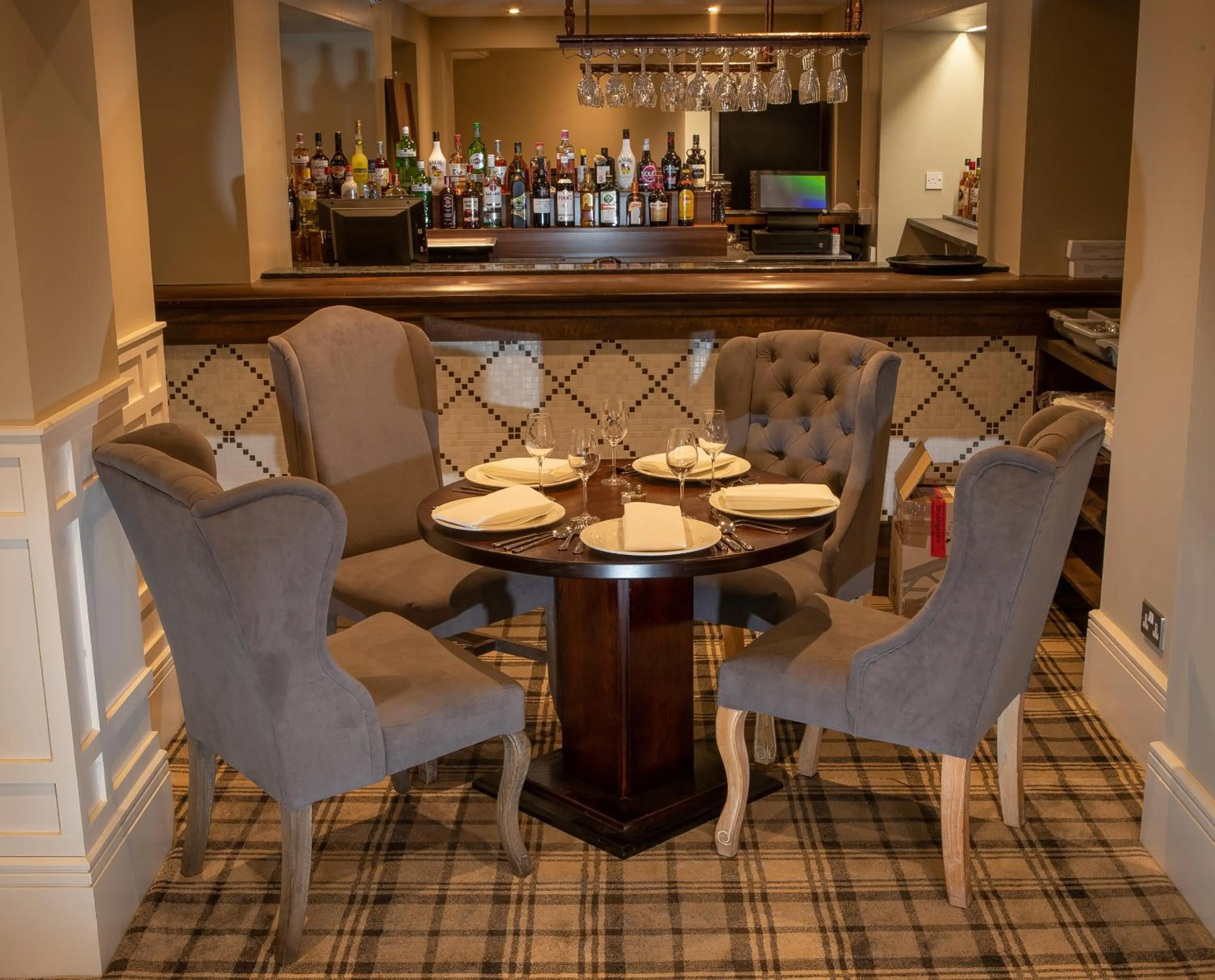 Restaurant/places to eat in Crowwood Hotel and Alba Restaurant