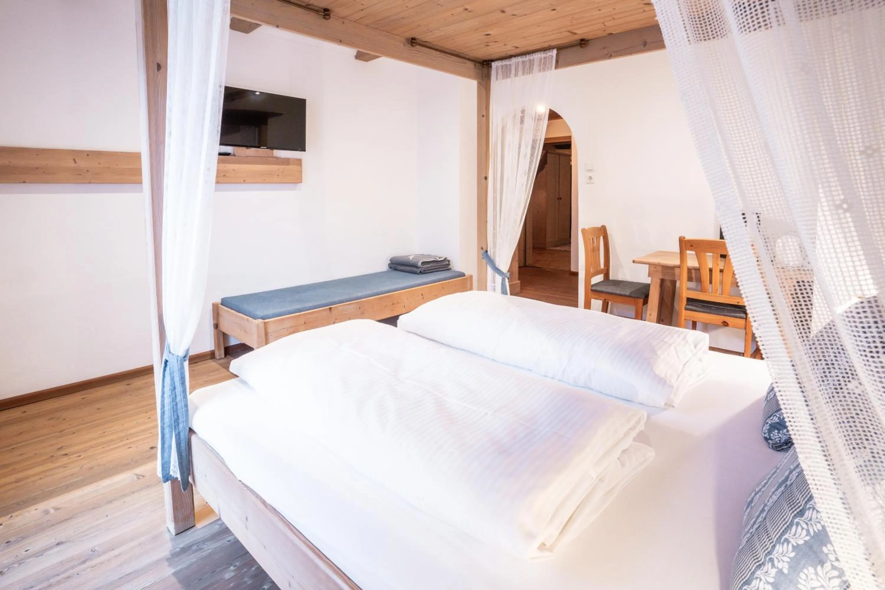 Bed in Stauders Zimmer und Ferienwohnungen