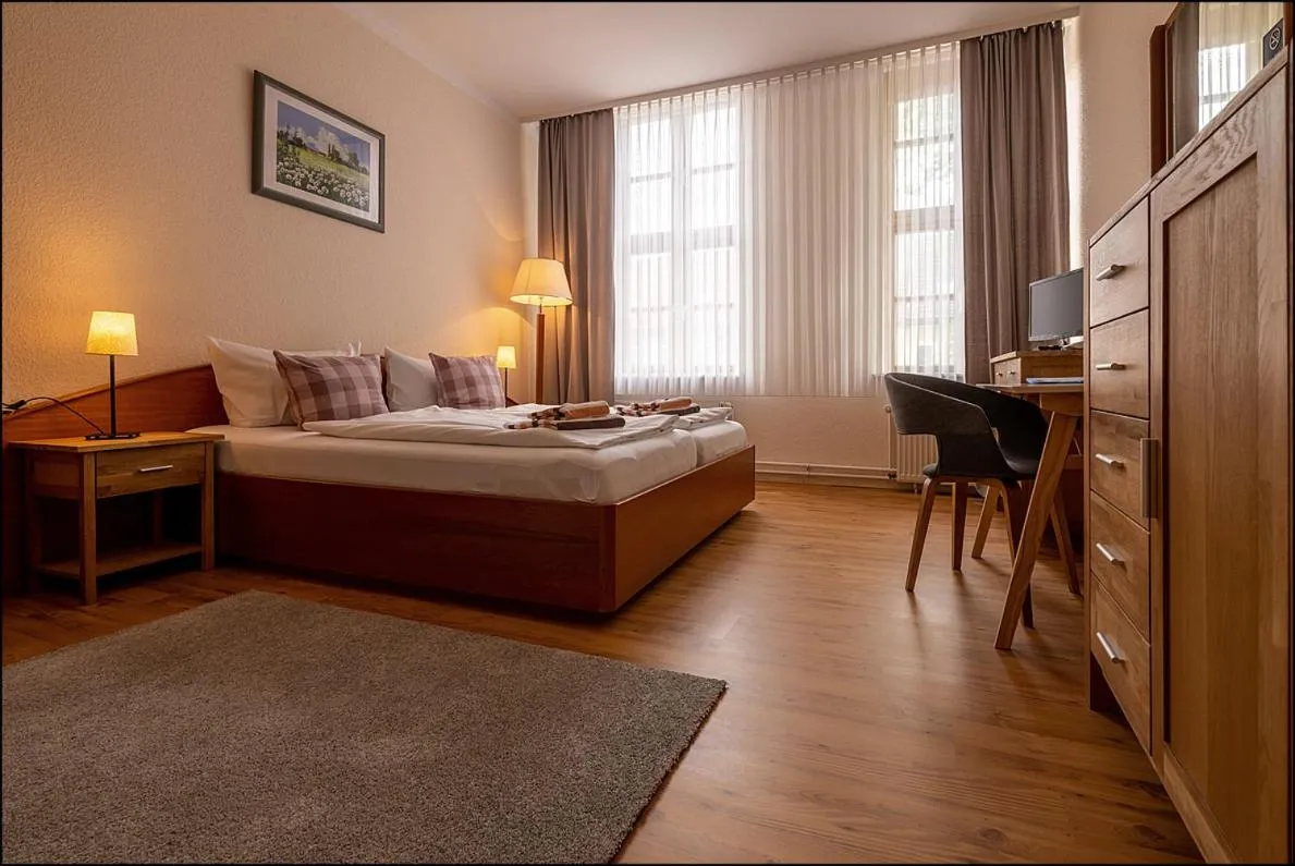 Bed in MARKT EINS Gästezimmer