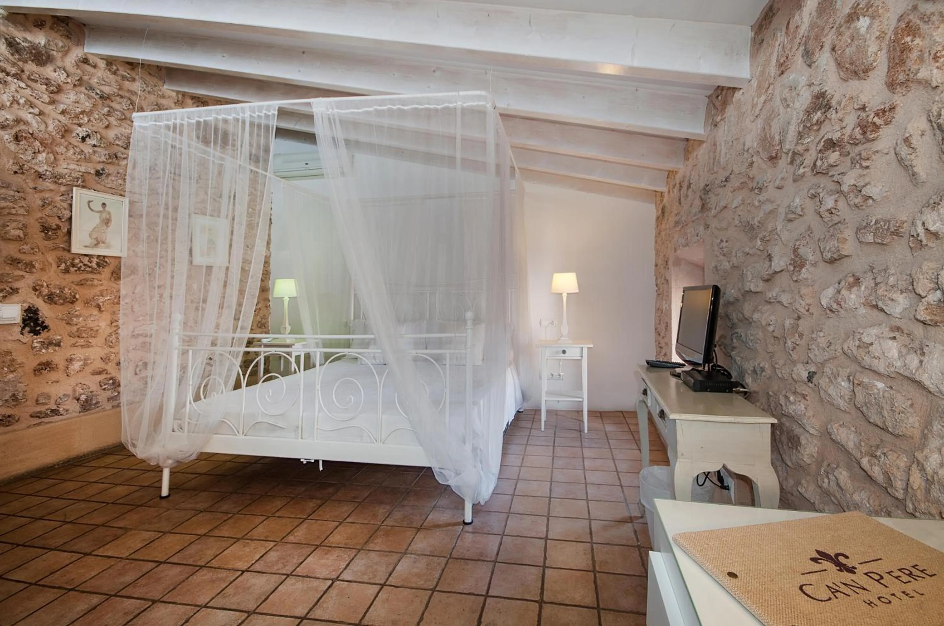 Photo of the whole room, Bed in Ca´n Pere