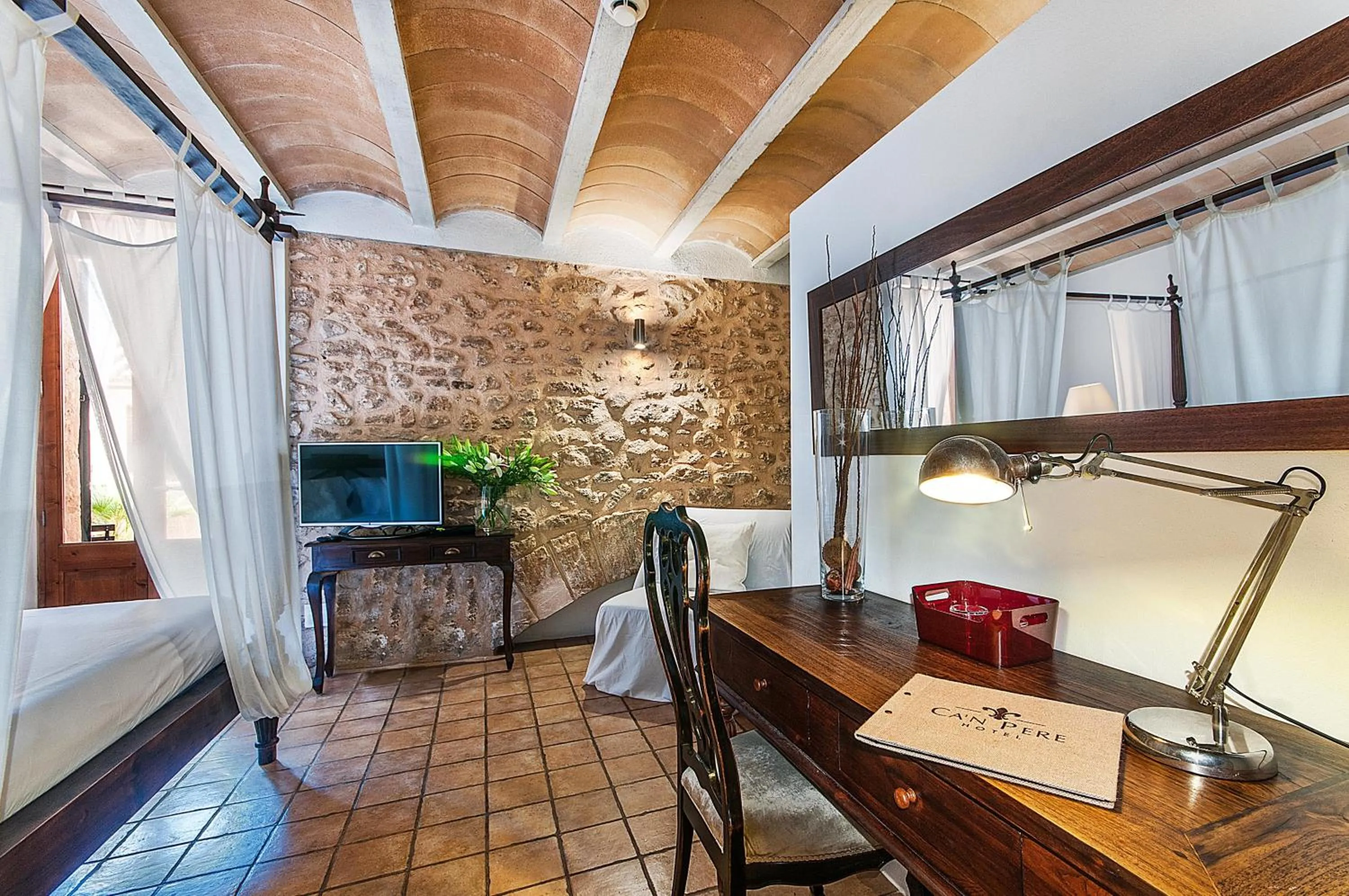 Decorative detail in Ca´n Pere