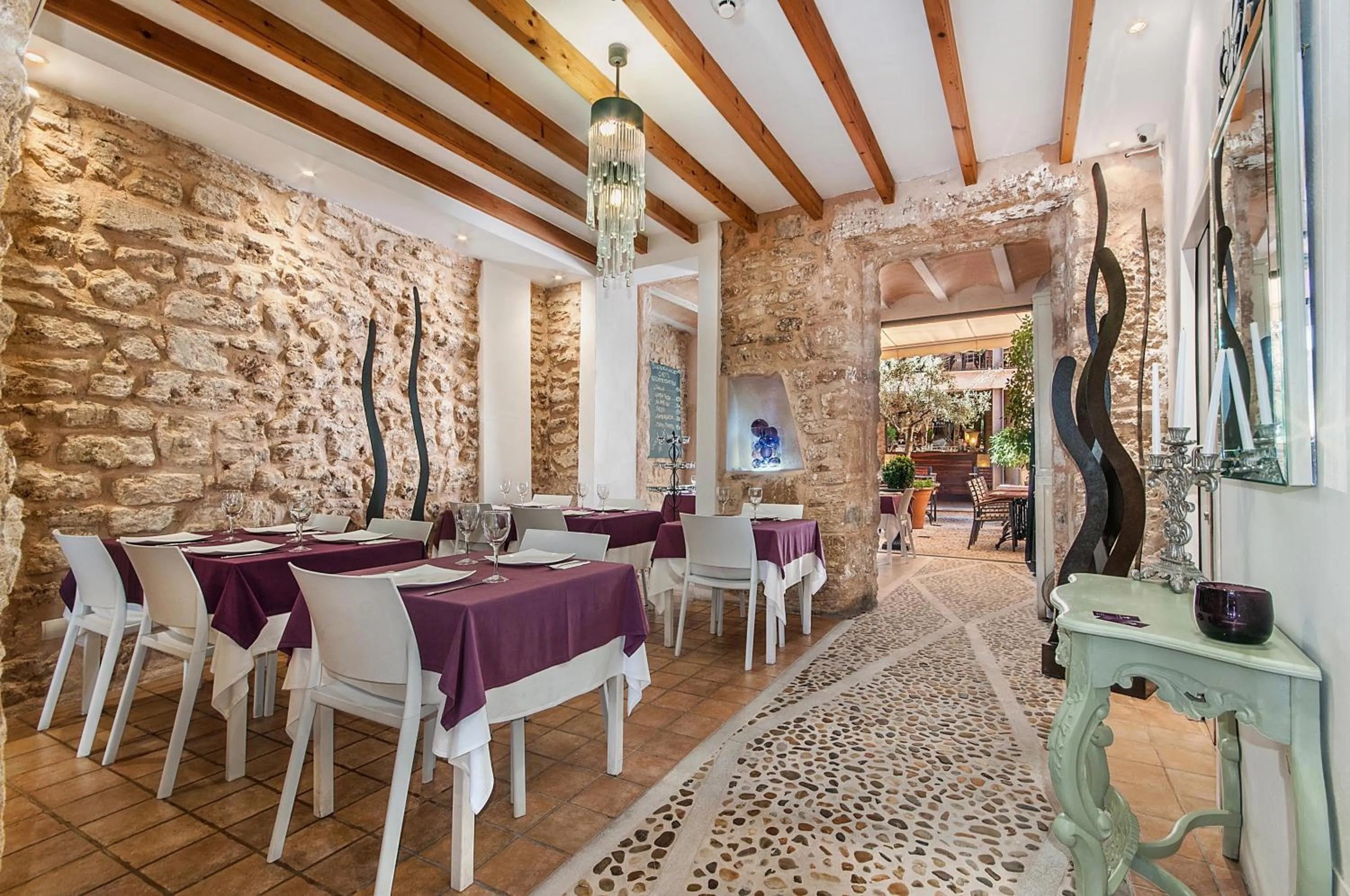 Restaurant/places to eat in Ca´n Pere