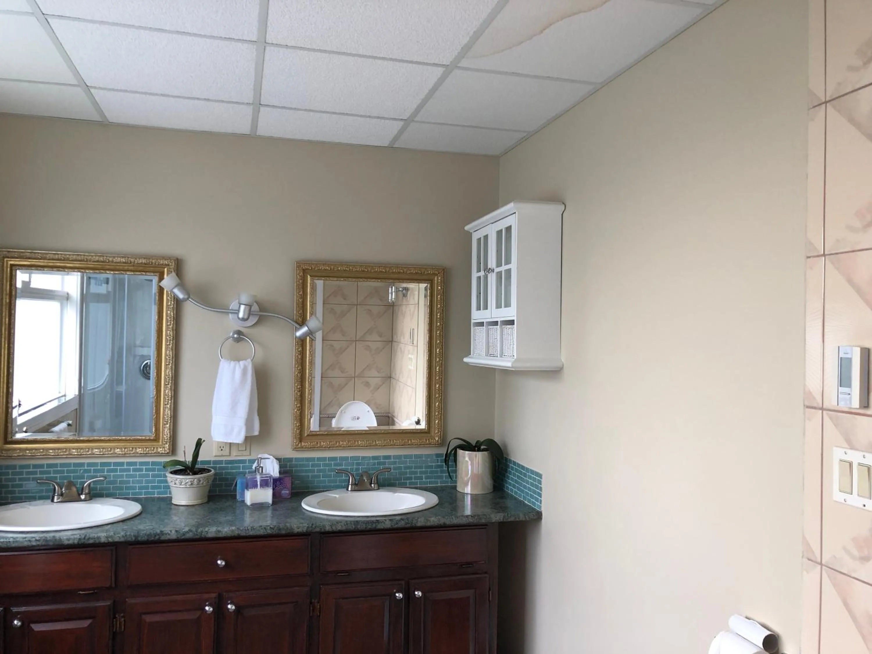 Bathroom in Cozy Bedrooms Guest House