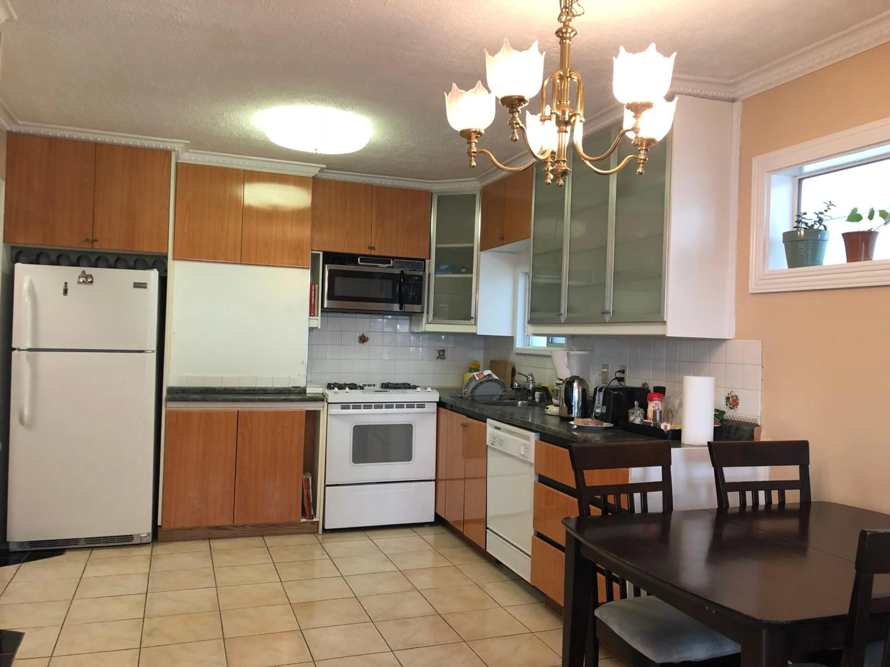 Communal kitchen in Cozy Bedrooms Guest House