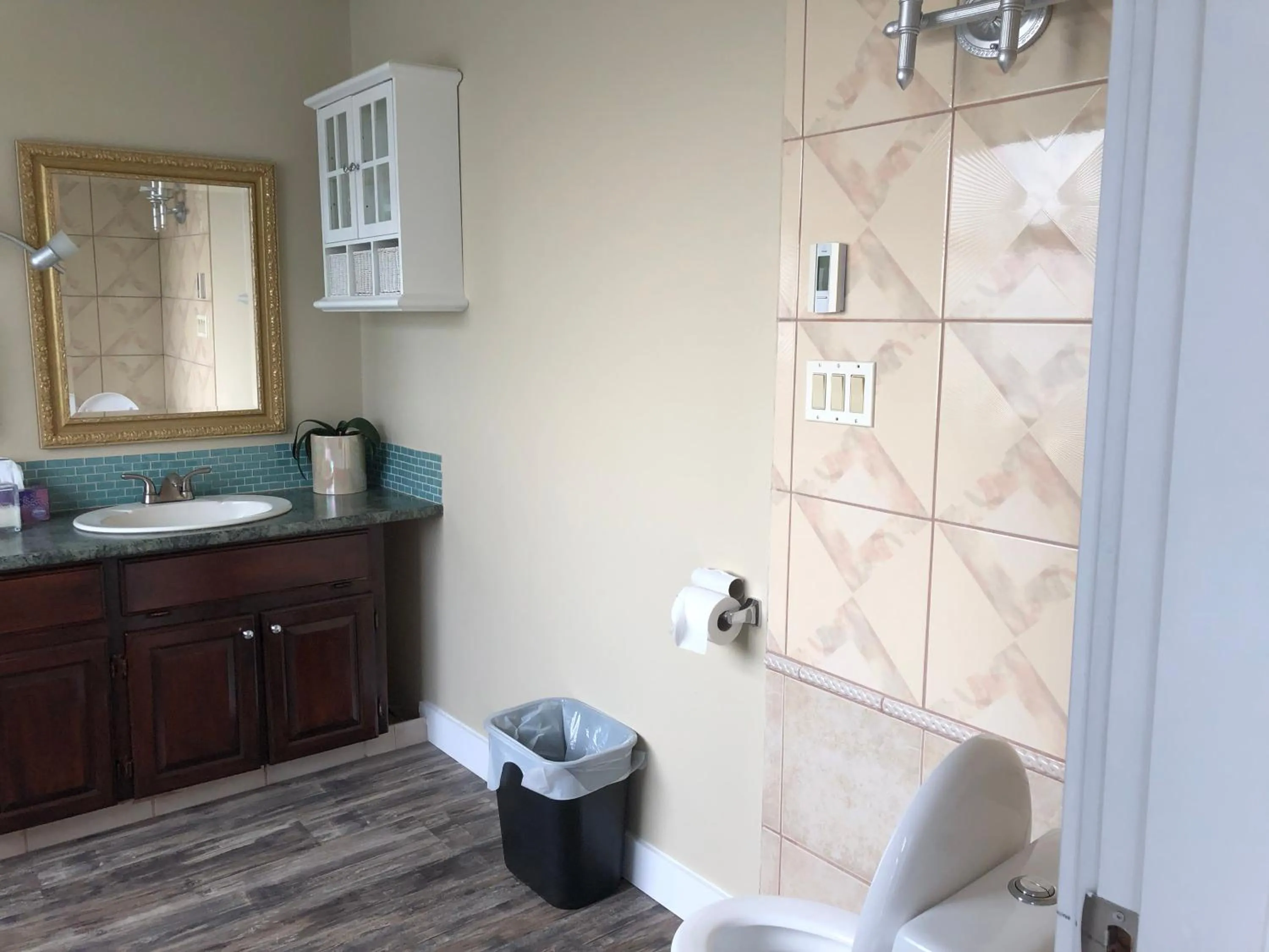 Shower in Cozy Bedrooms Guest House