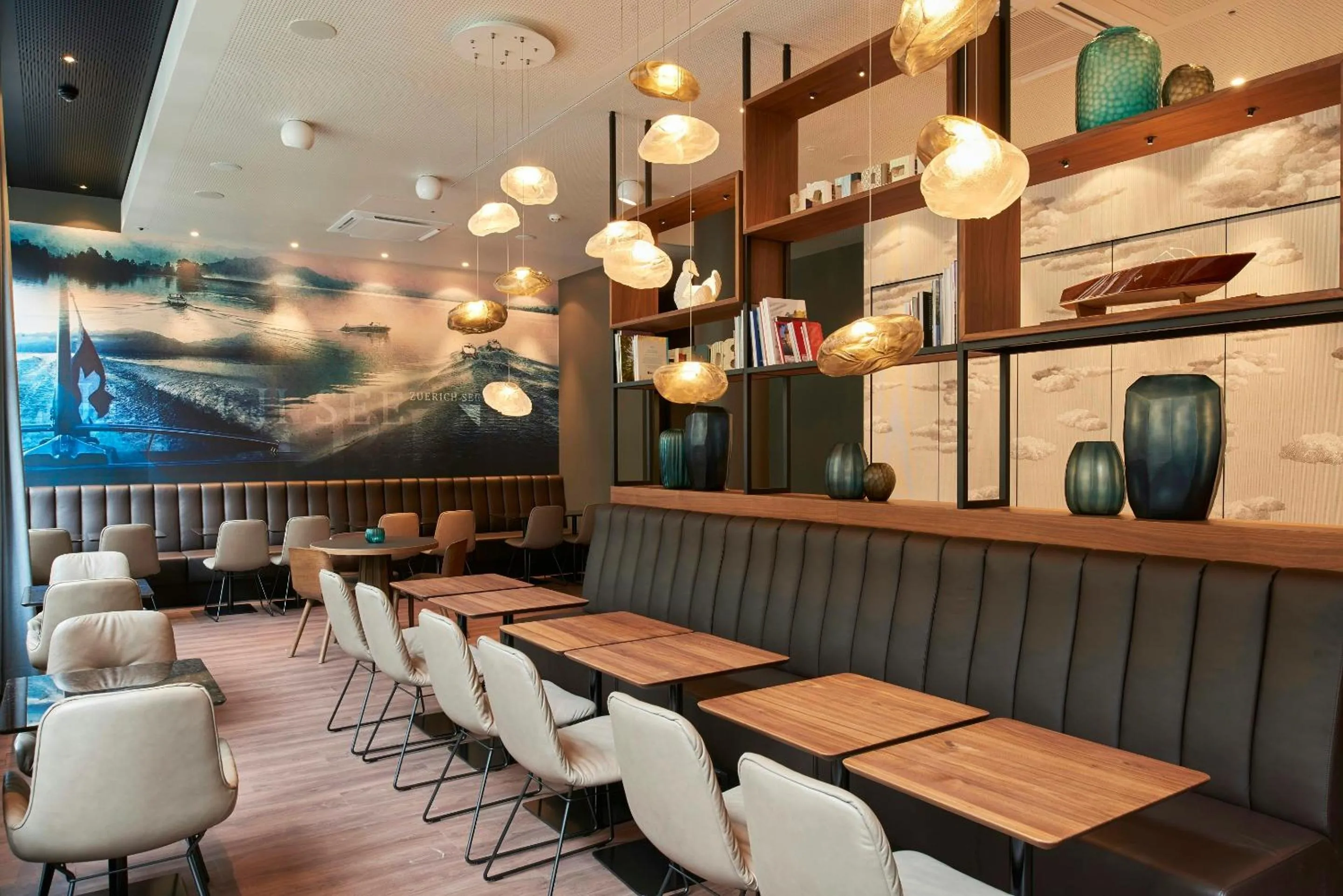 Lounge or bar in Motel One Zürich