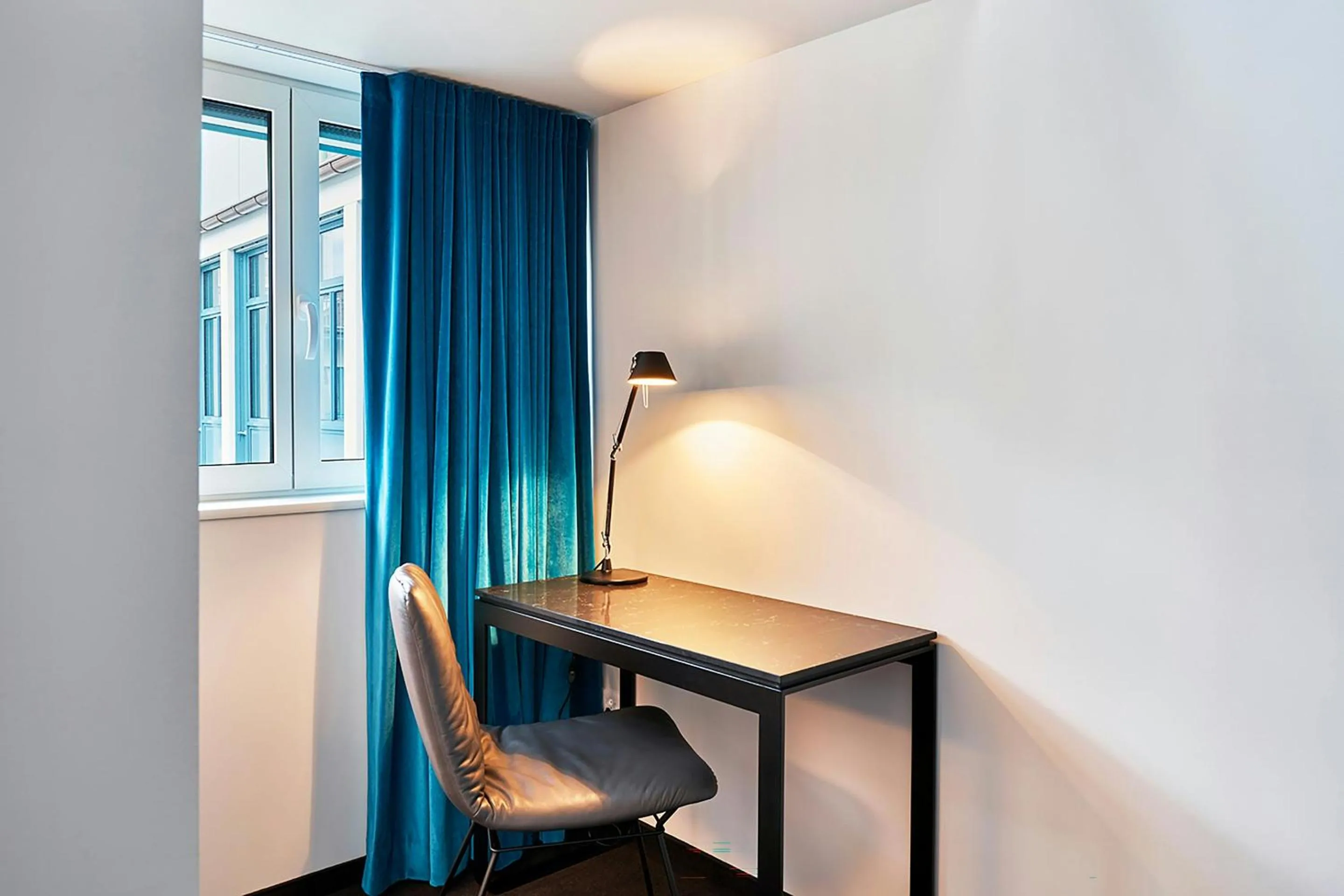 Photo of the whole room in Motel One Zürich