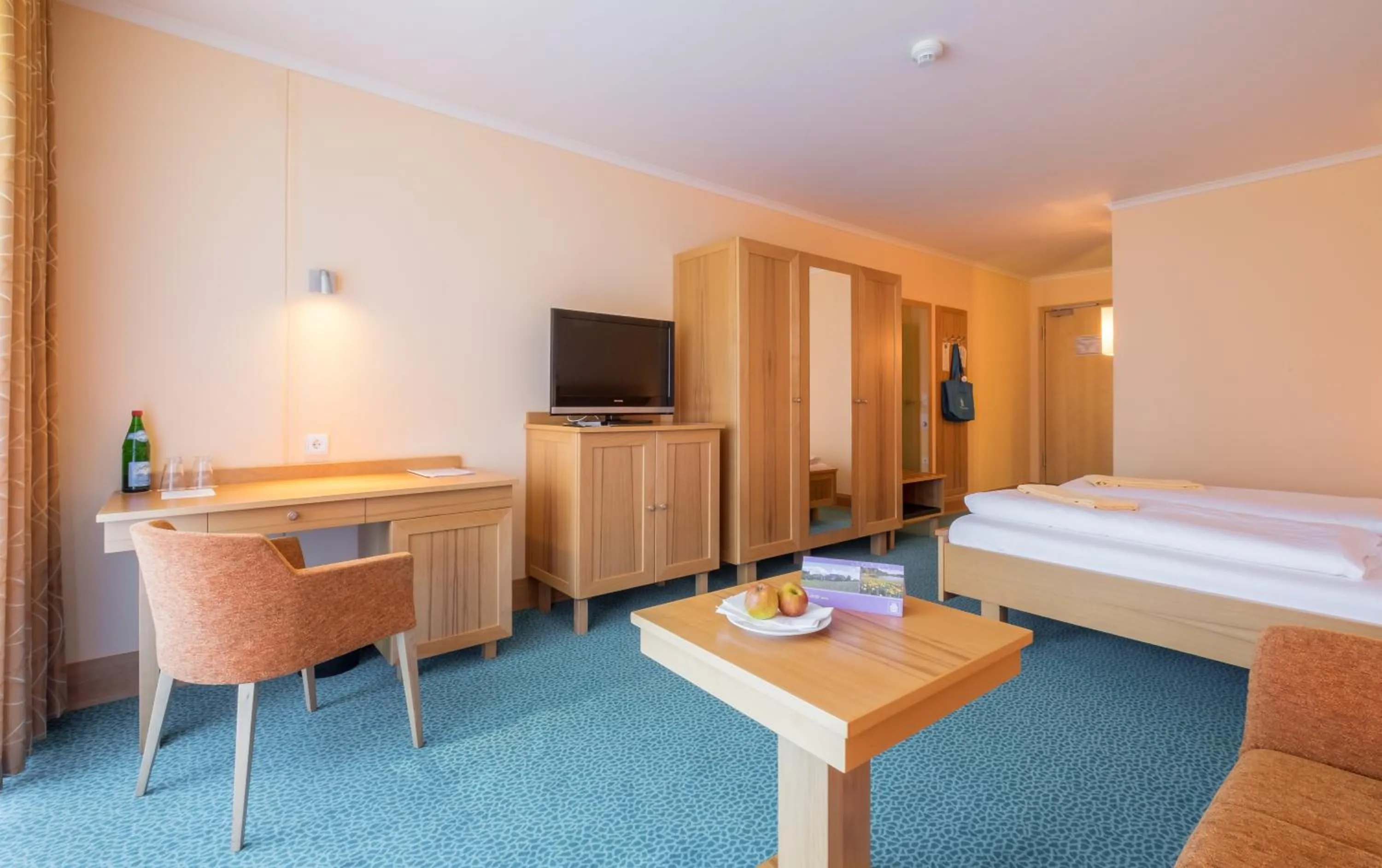 Photo of the whole room, Bed in Kurzentrum Waren (Müritz)