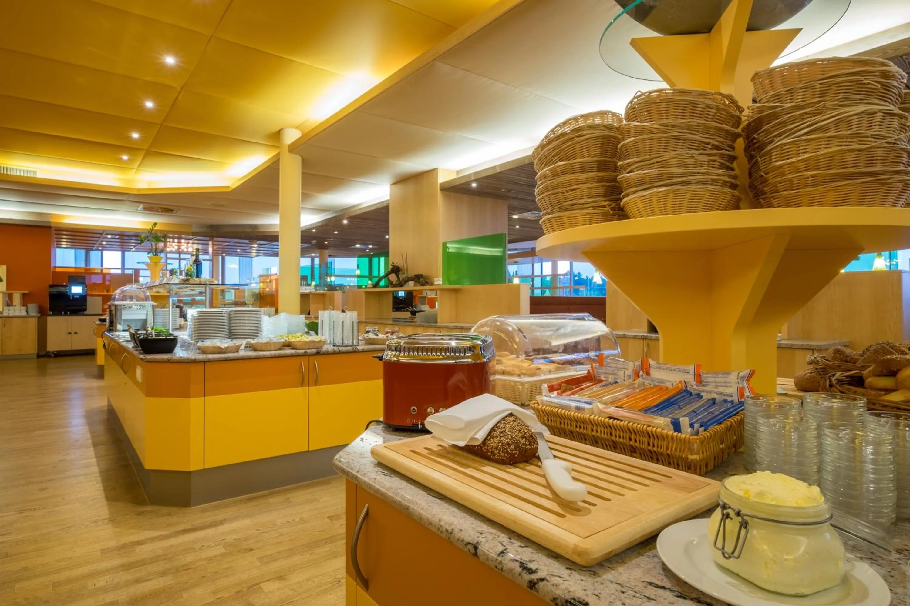 Food and drinks in Kurzentrum Waren (Müritz)