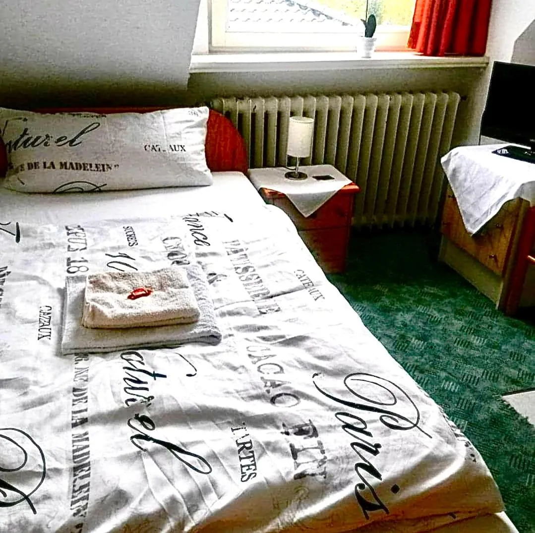 Bed in Pension Zum Burggrafen