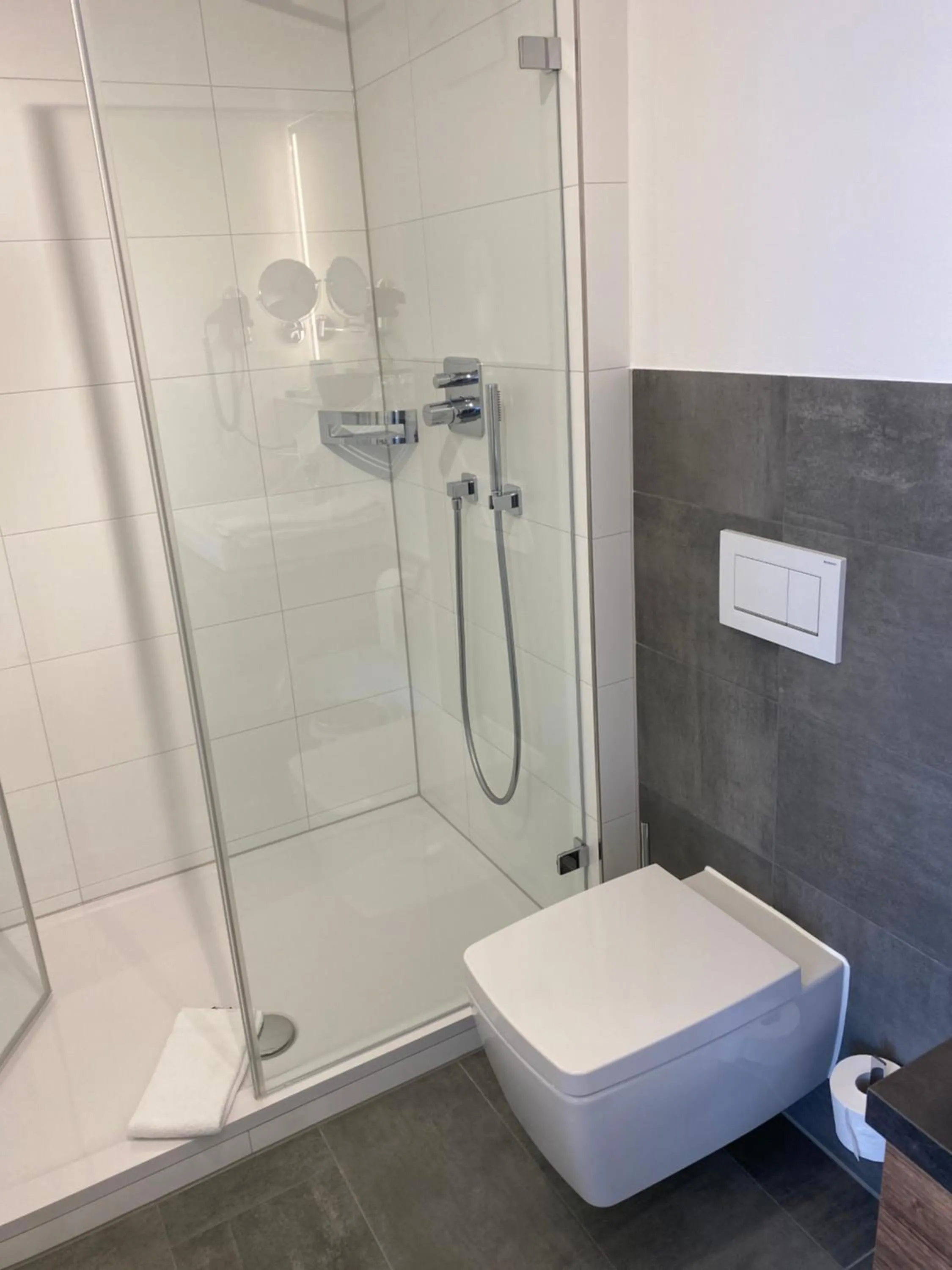 Shower in Hotel Capri